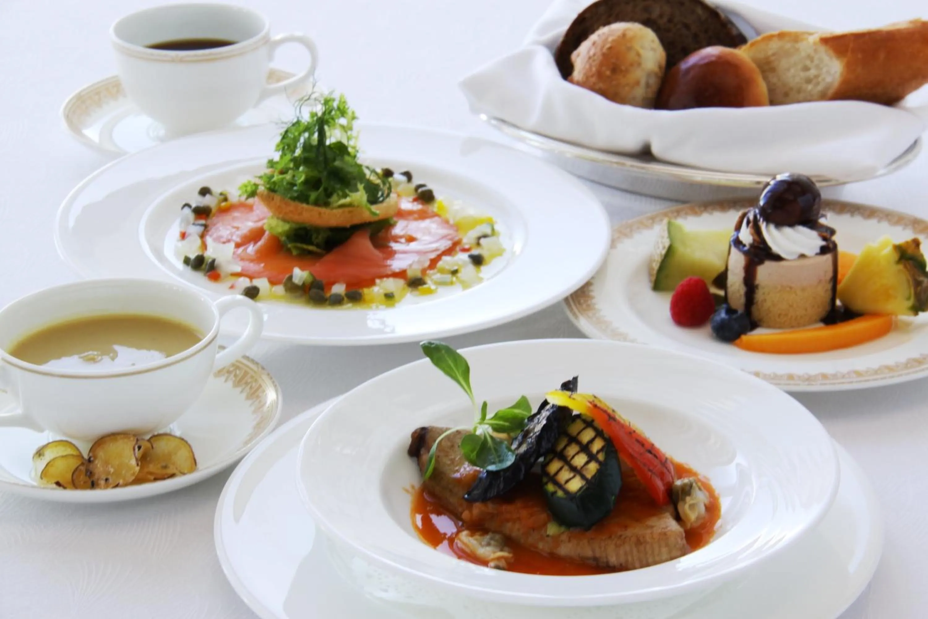 Bedroom in InterContinental Yokohama Grand by IHG