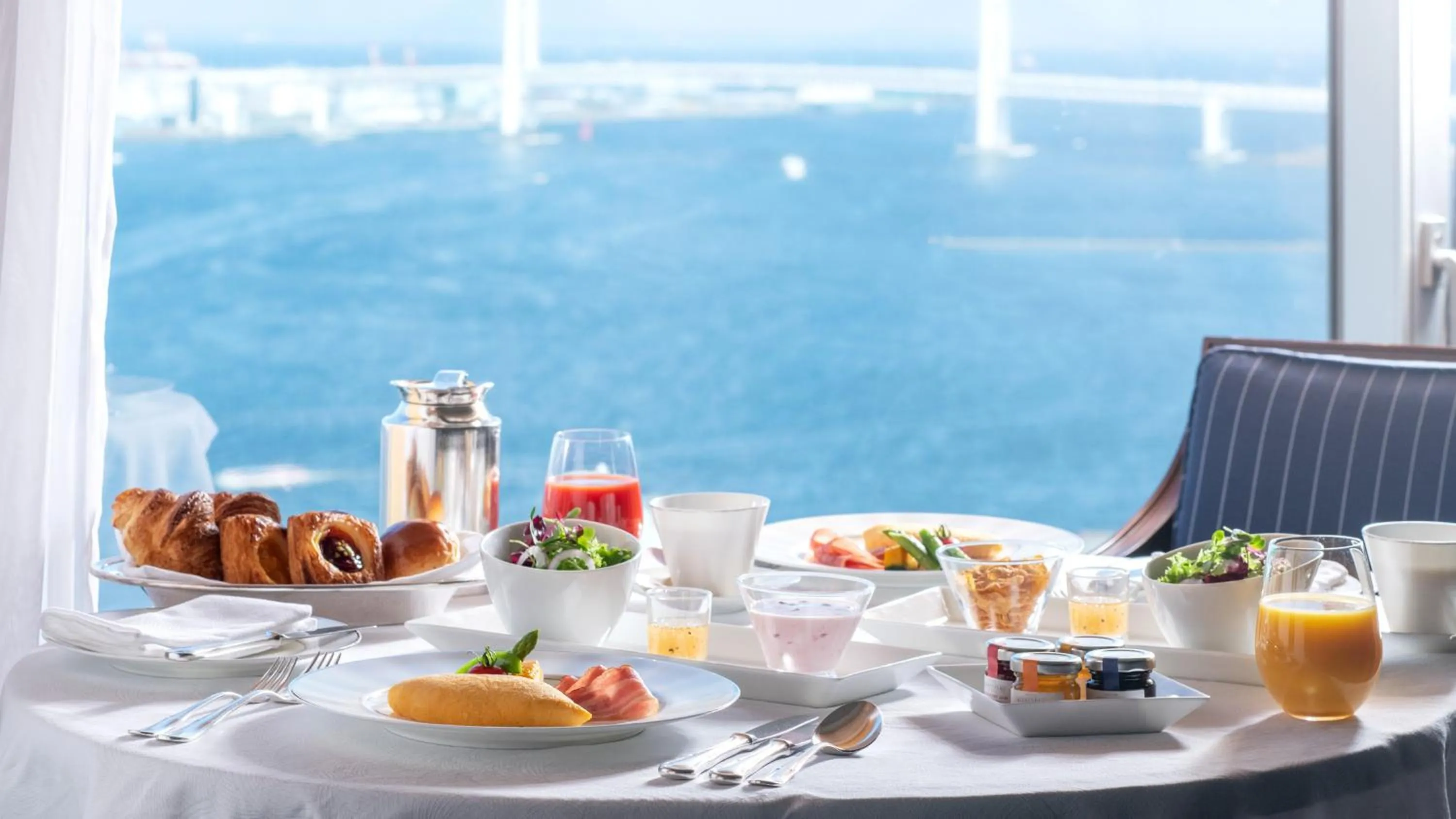 Bedroom in InterContinental Yokohama Grand by IHG