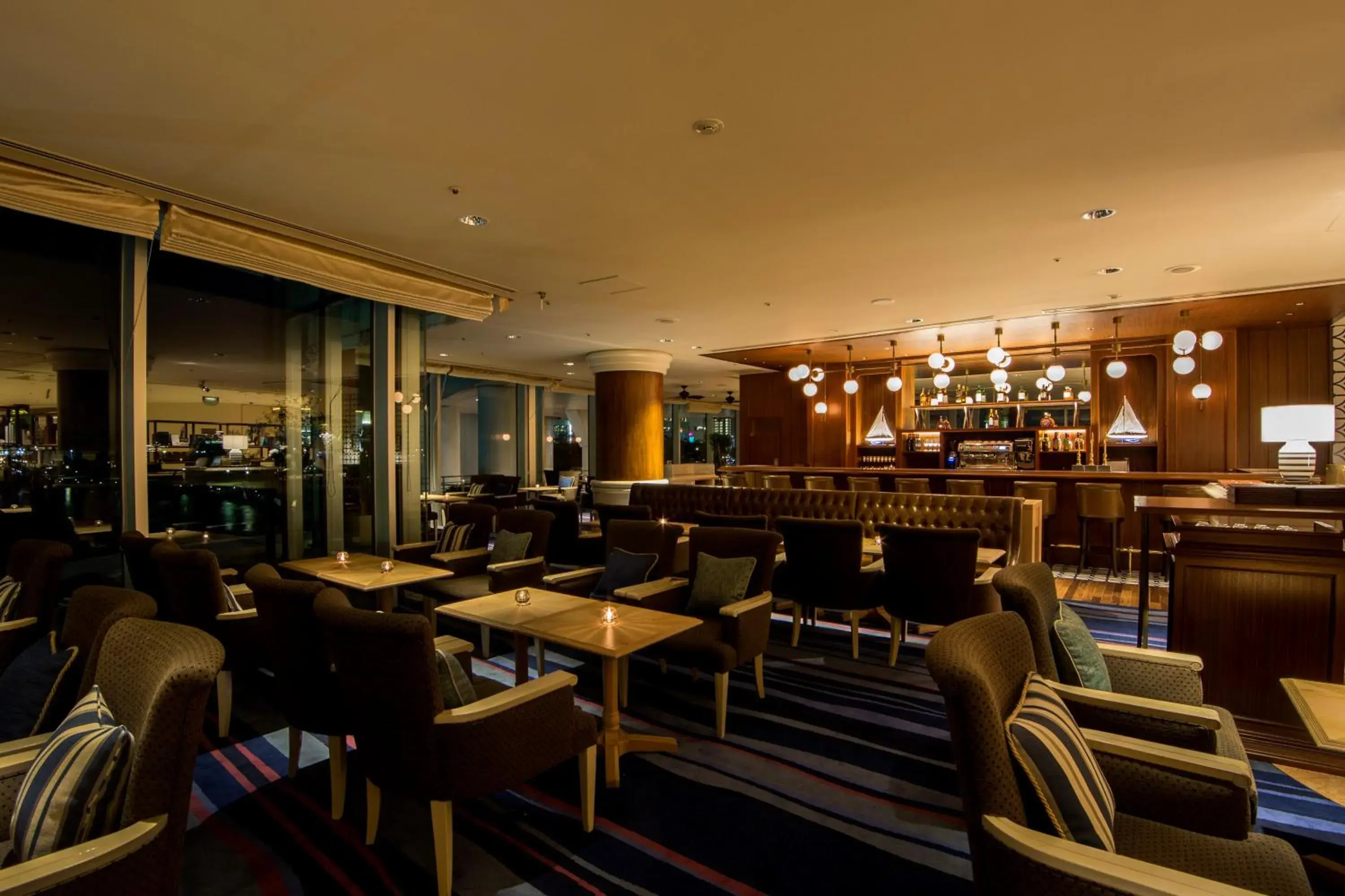 Lounge or bar in InterContinental Yokohama Grand by IHG Lounge or bar in InterContinental Yokohama Grand by IHG