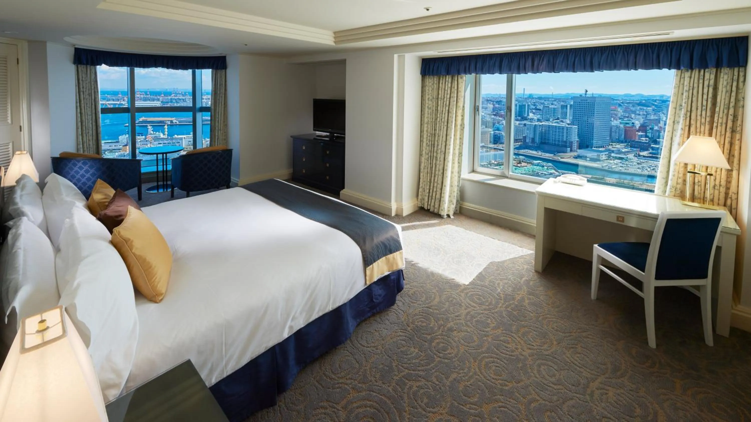 Photo of the whole room, Bed in InterContinental Yokohama Grand by IHG