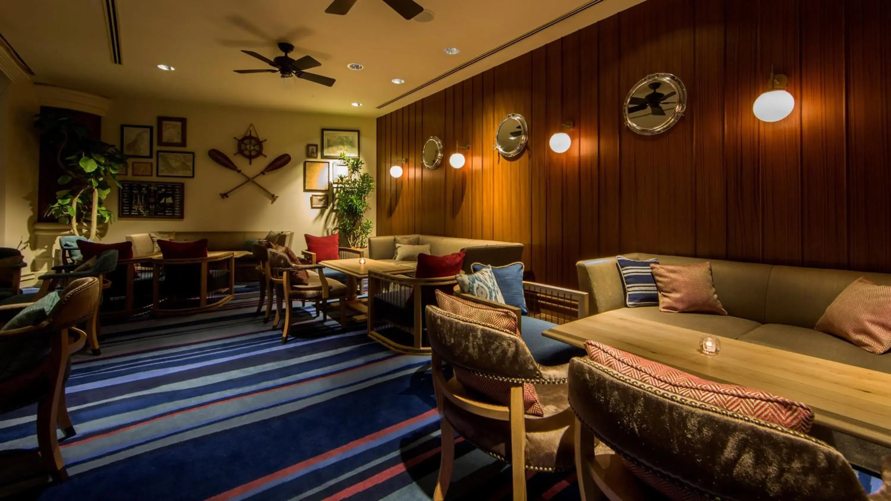 Lounge or bar in InterContinental Yokohama Grand by IHG Lounge or bar in InterContinental Yokohama Grand by IHG