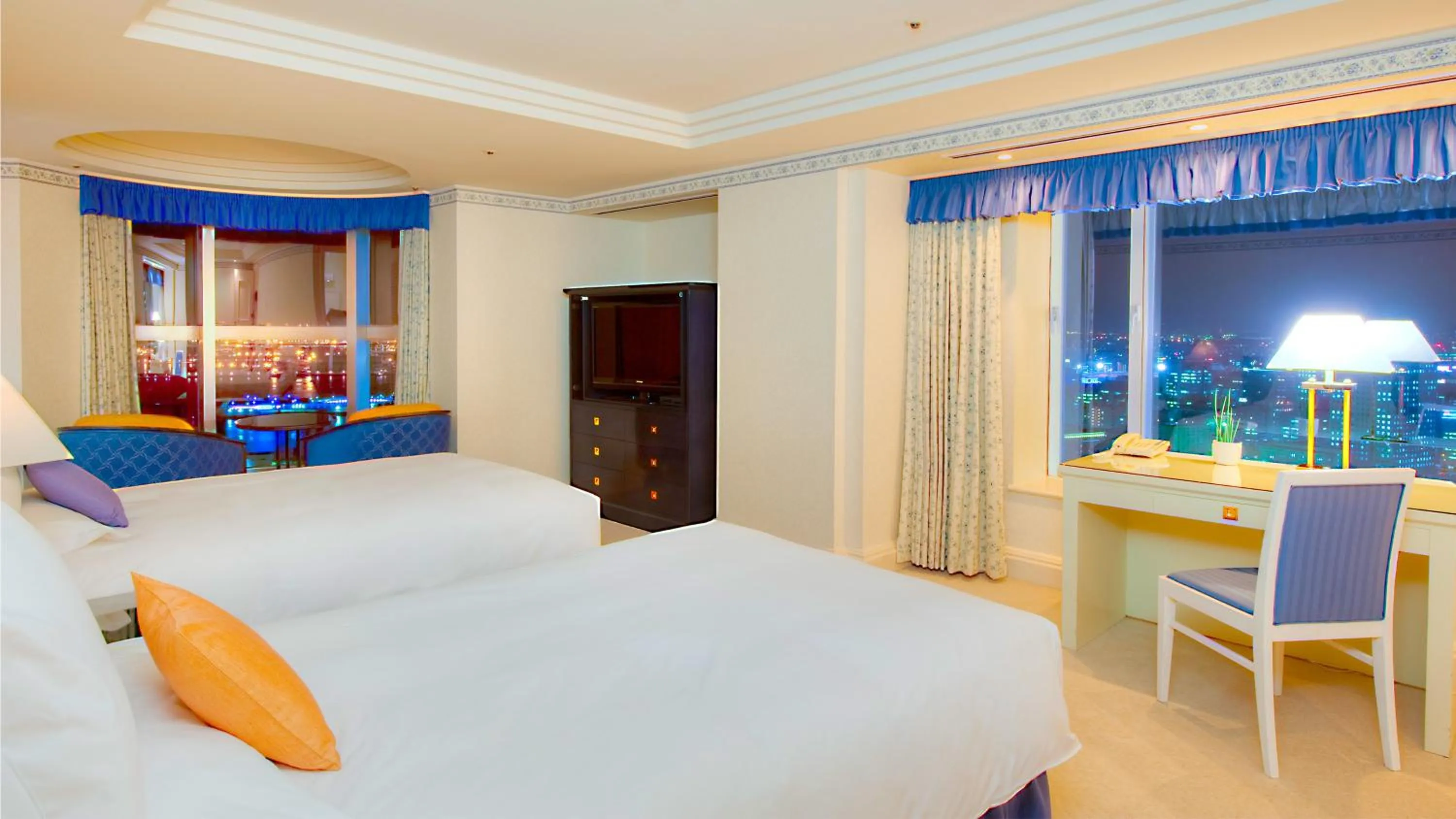 Photo of the whole room, Bed in InterContinental Yokohama Grand by IHG