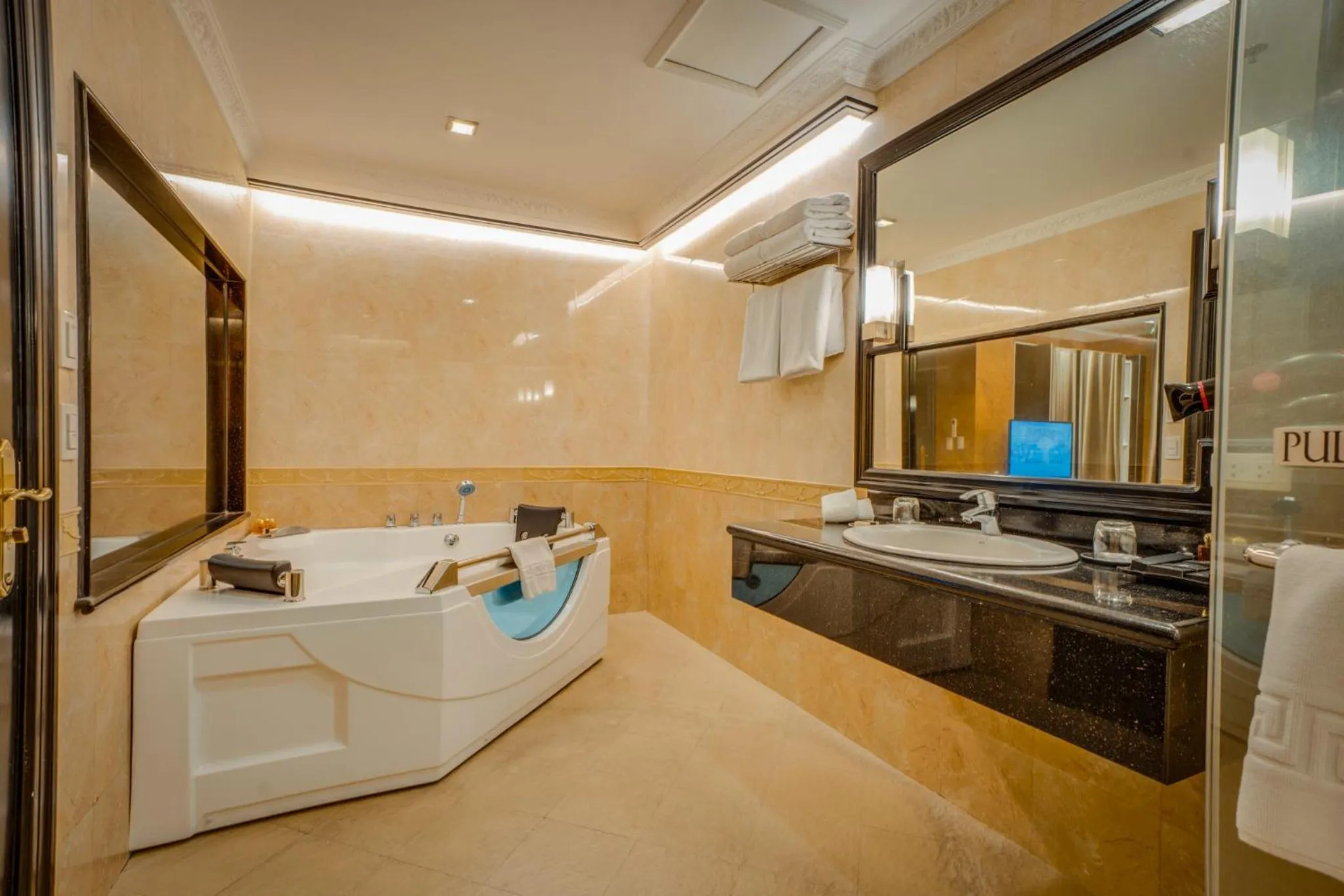 Fields Plaza Hotel by ABC