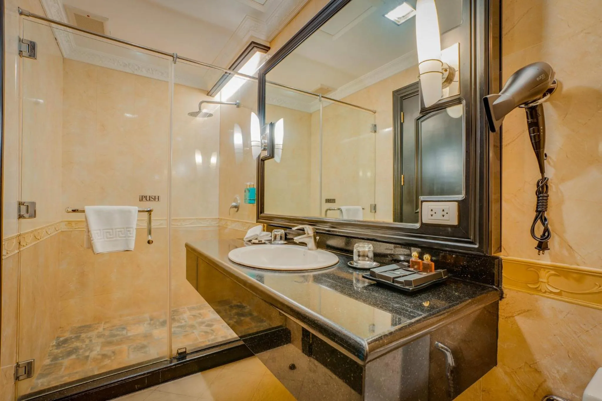 Fields Plaza Hotel by ABC