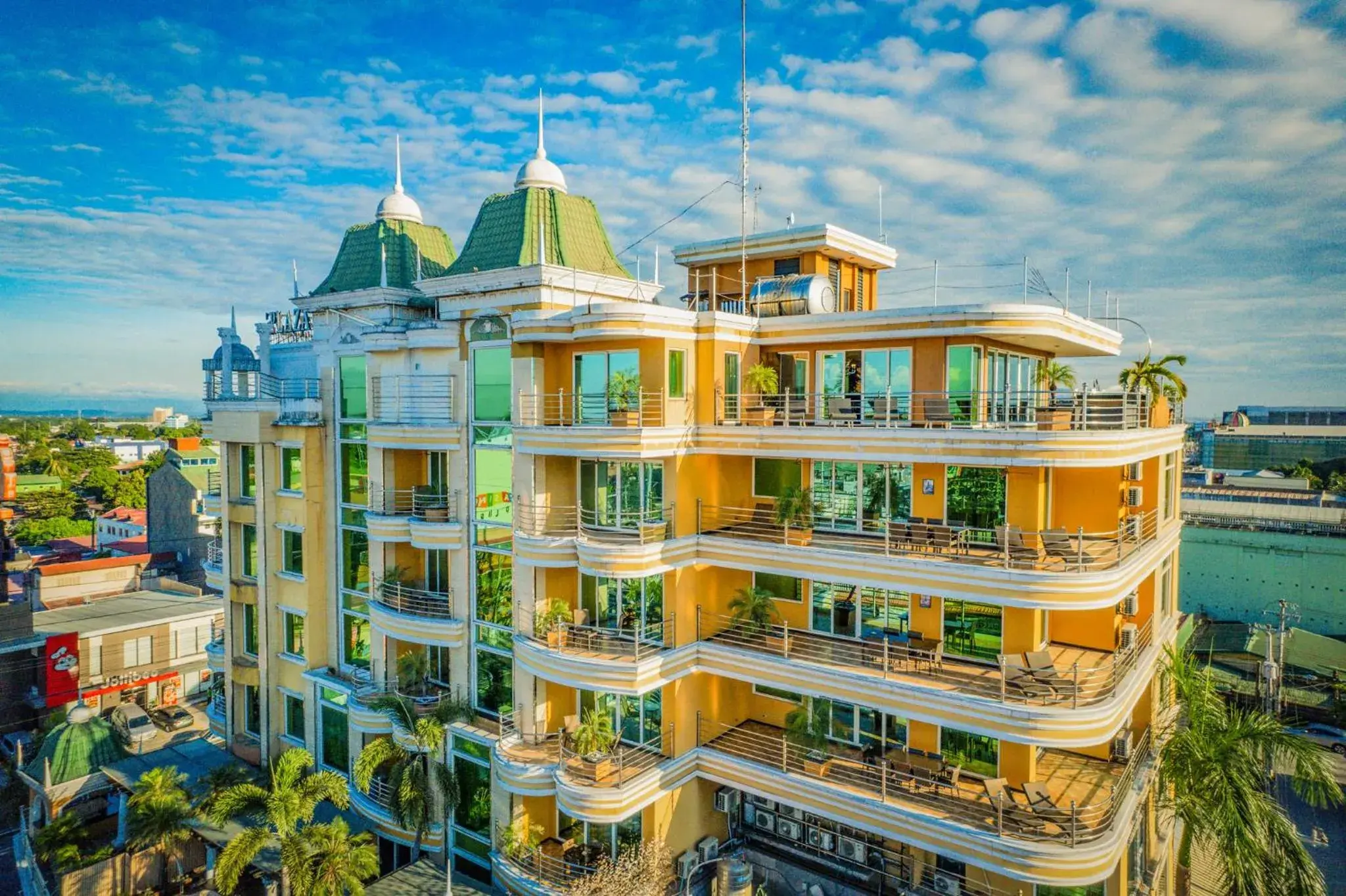 Property building in Fields Plaza Hotel by ABC Property building in Fields Plaza Hotel by ABC