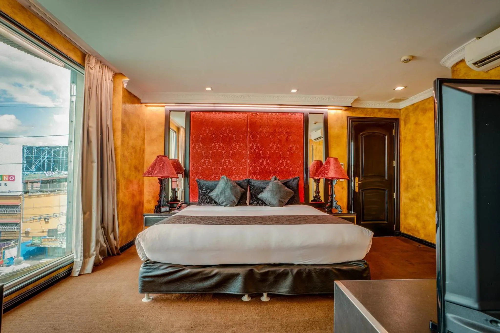 Bed in Fields Plaza Hotel by ABC