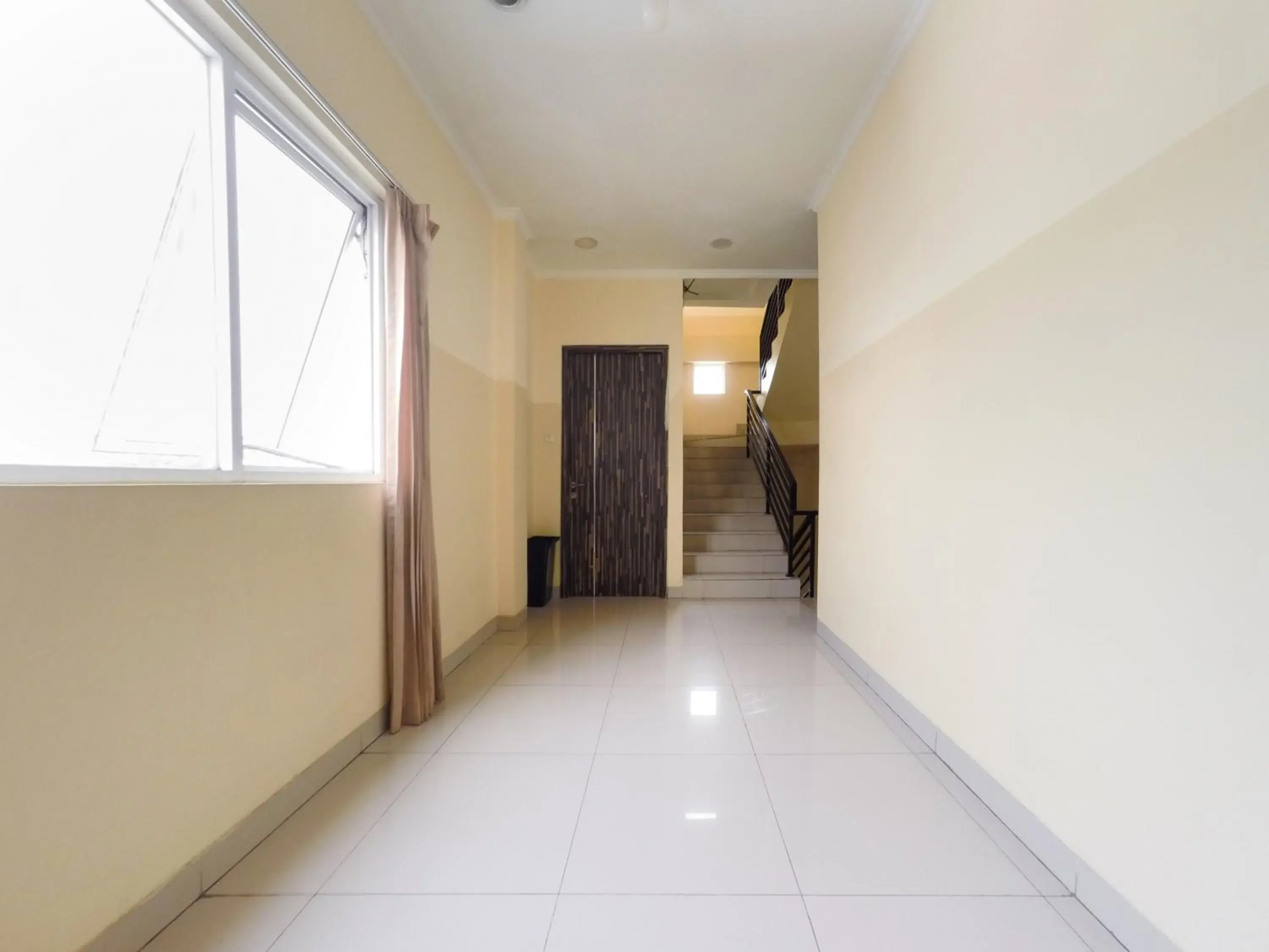 Property building in RedDoorz Plus near Mall Ciputra Jakarta Property building in RedDoorz Plus near Mall Ciputra Jakarta