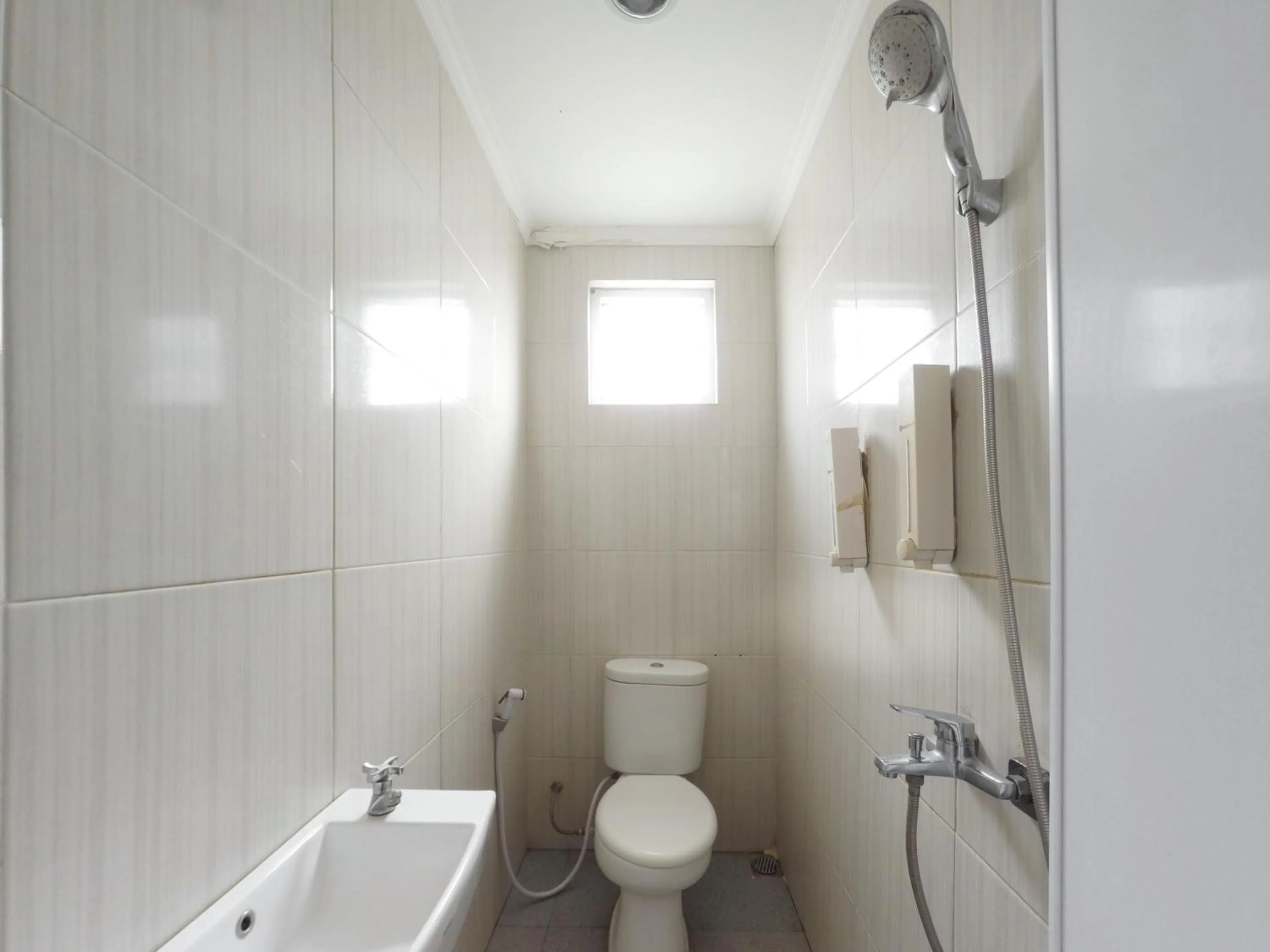 Bathroom in RedDoorz Plus near Mall Ciputra Jakarta