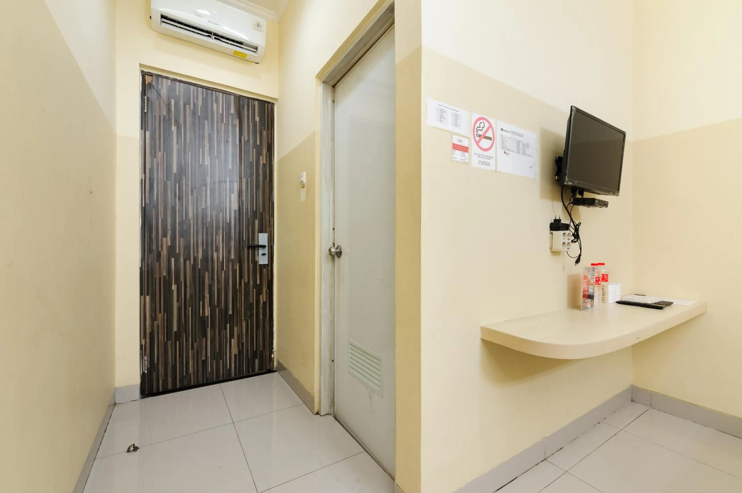 Other in RedDoorz Plus near Mall Ciputra Jakarta