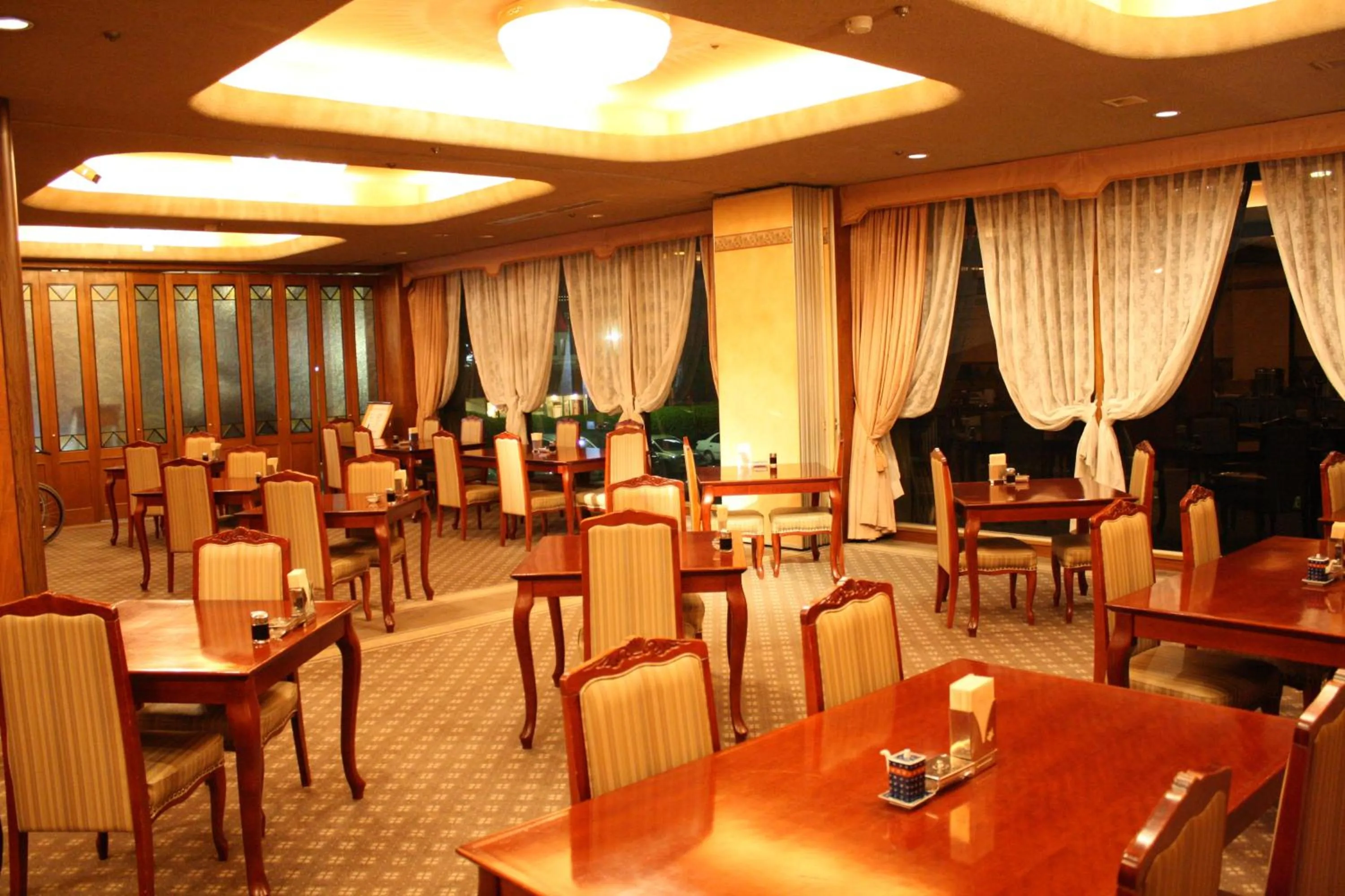 Restaurant/places to eat in Sunsky Hotel
