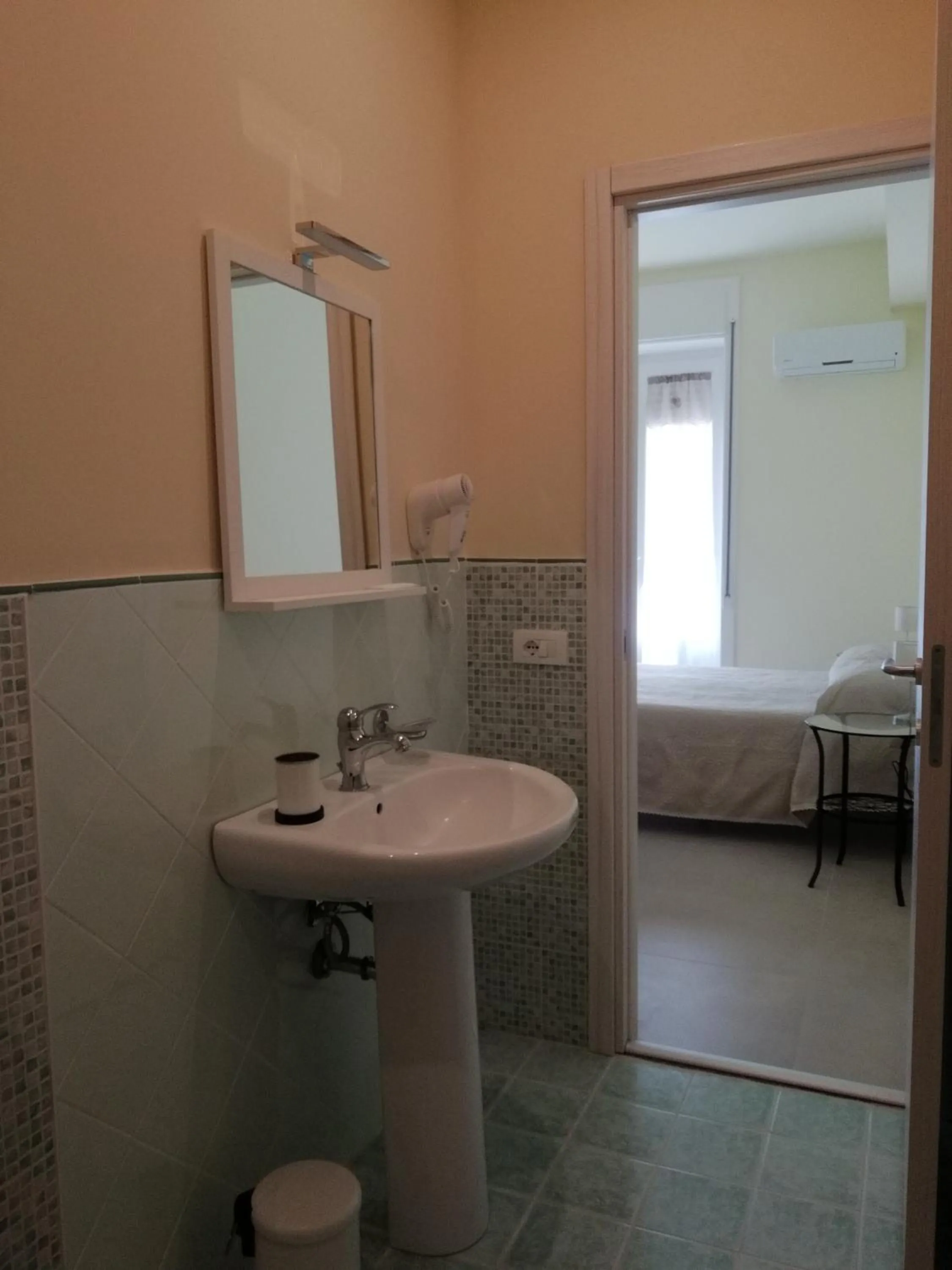 Bathroom, Bed in Il gelsomino