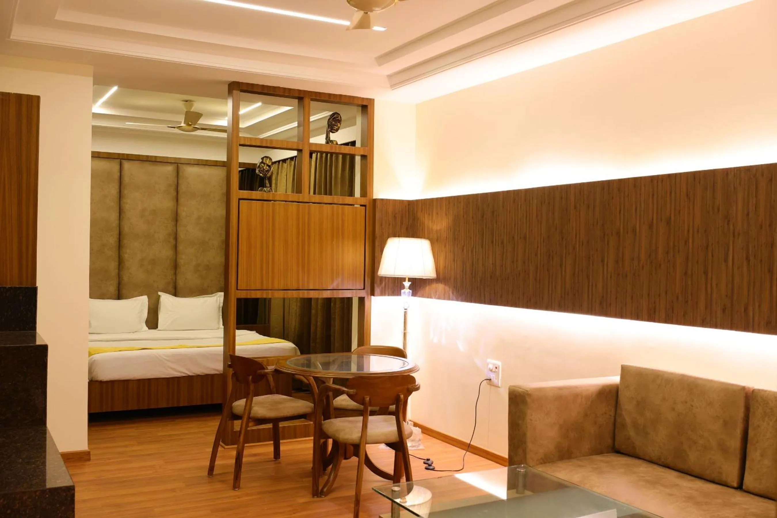 View (from property/room), Bed in Karon Hotels - Lajpat Nagar