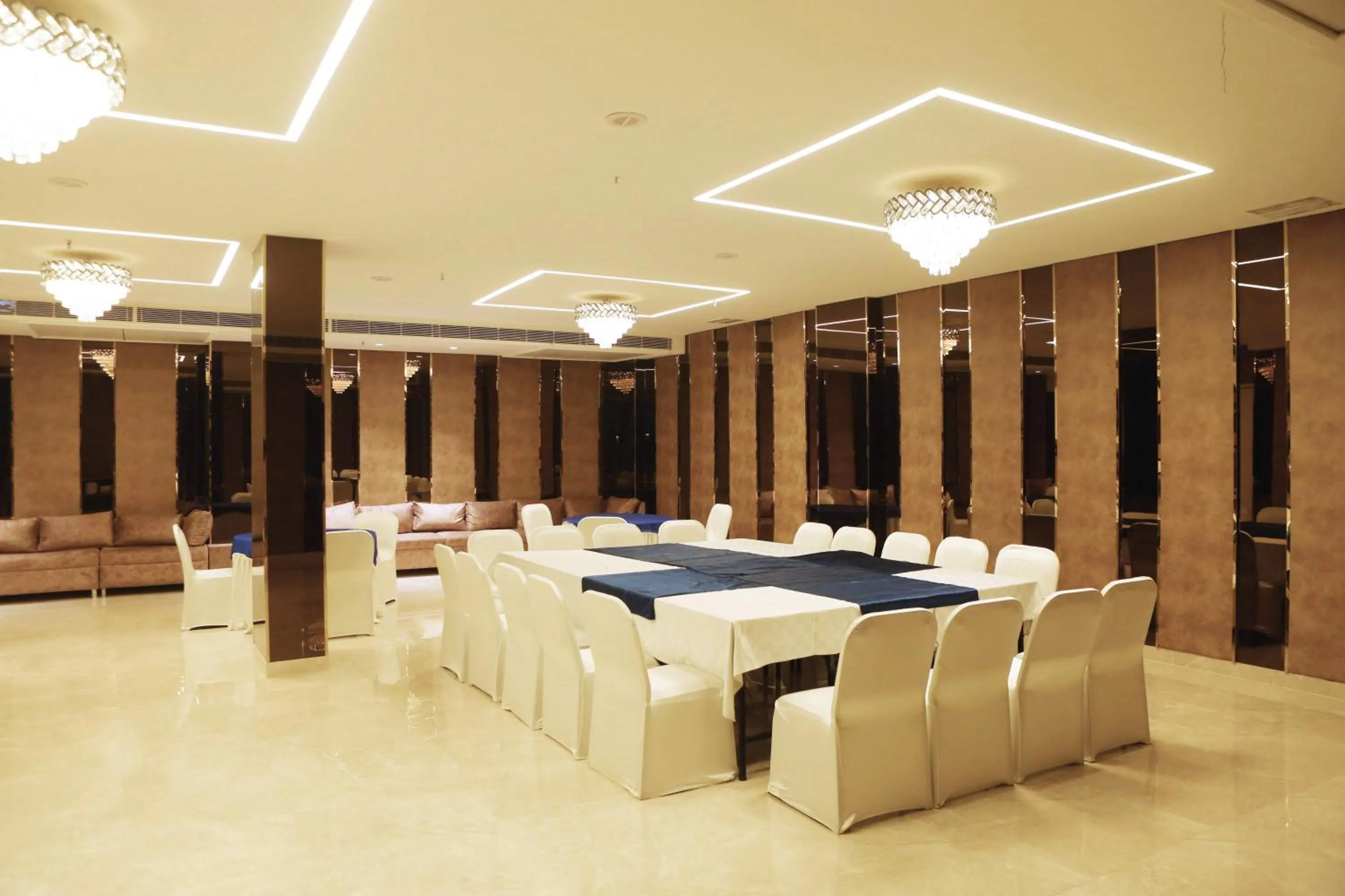 Banquet/Function facilities in Karon Hotels - Lajpat Nagar