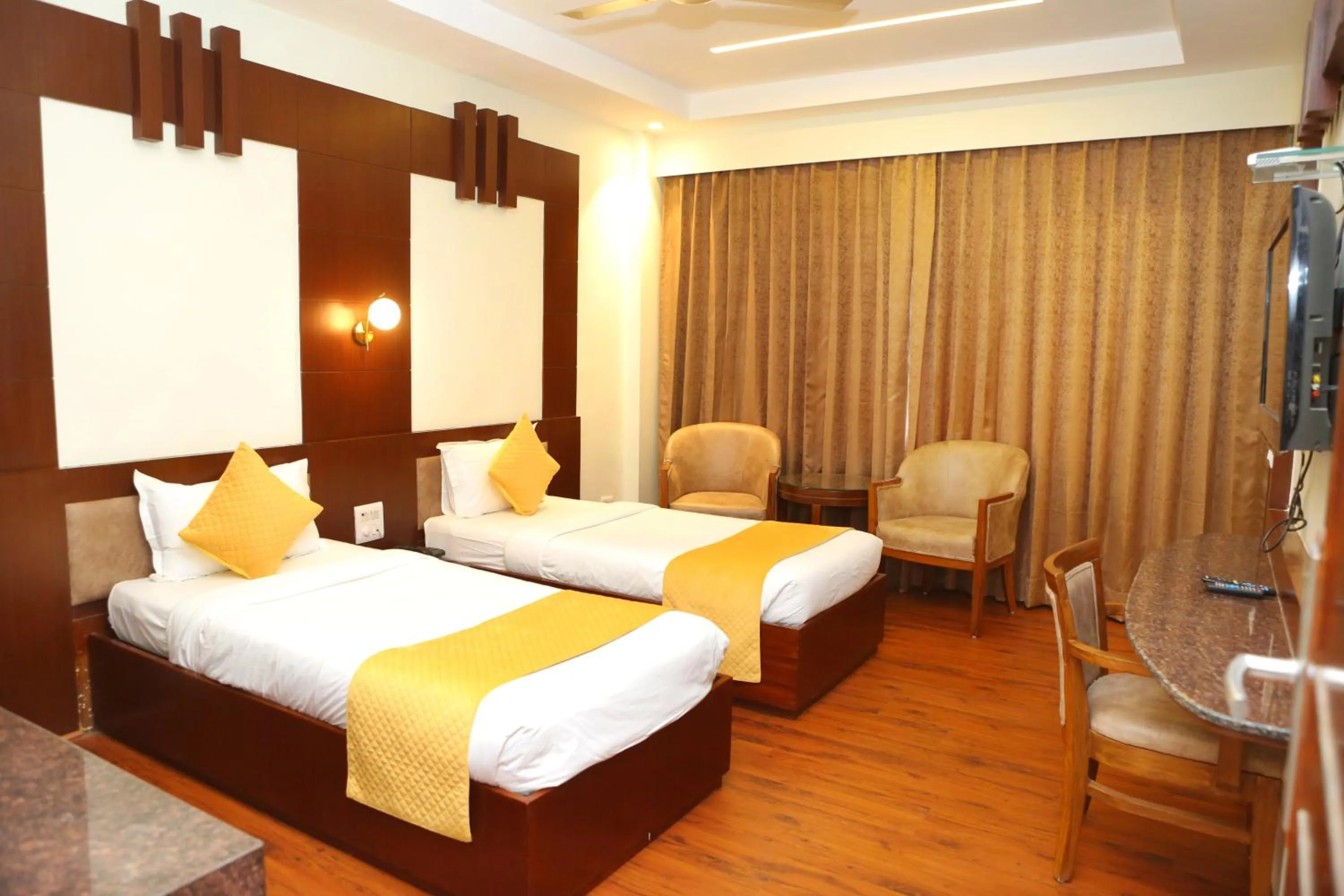 Bed in Karon Hotels - Lajpat Nagar
