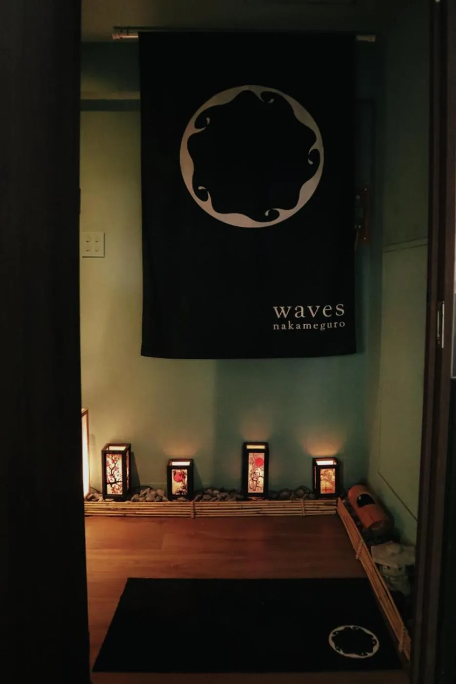 waves nakameguro