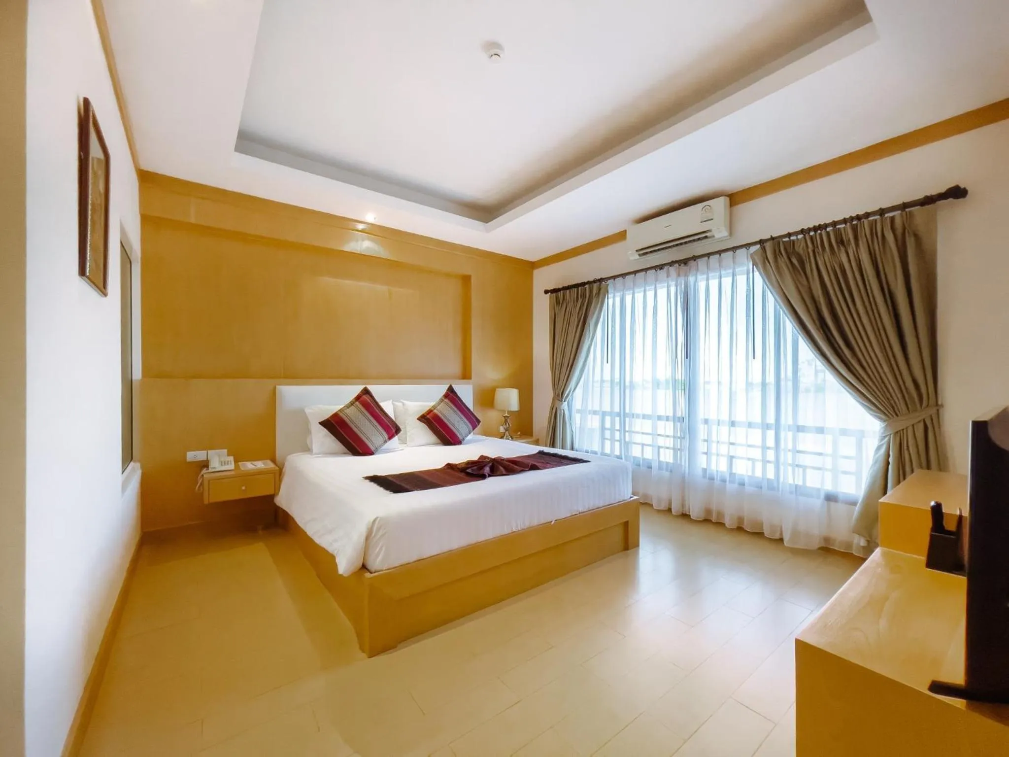 Bed in Royal Nakhara Hotel and Convention Centre