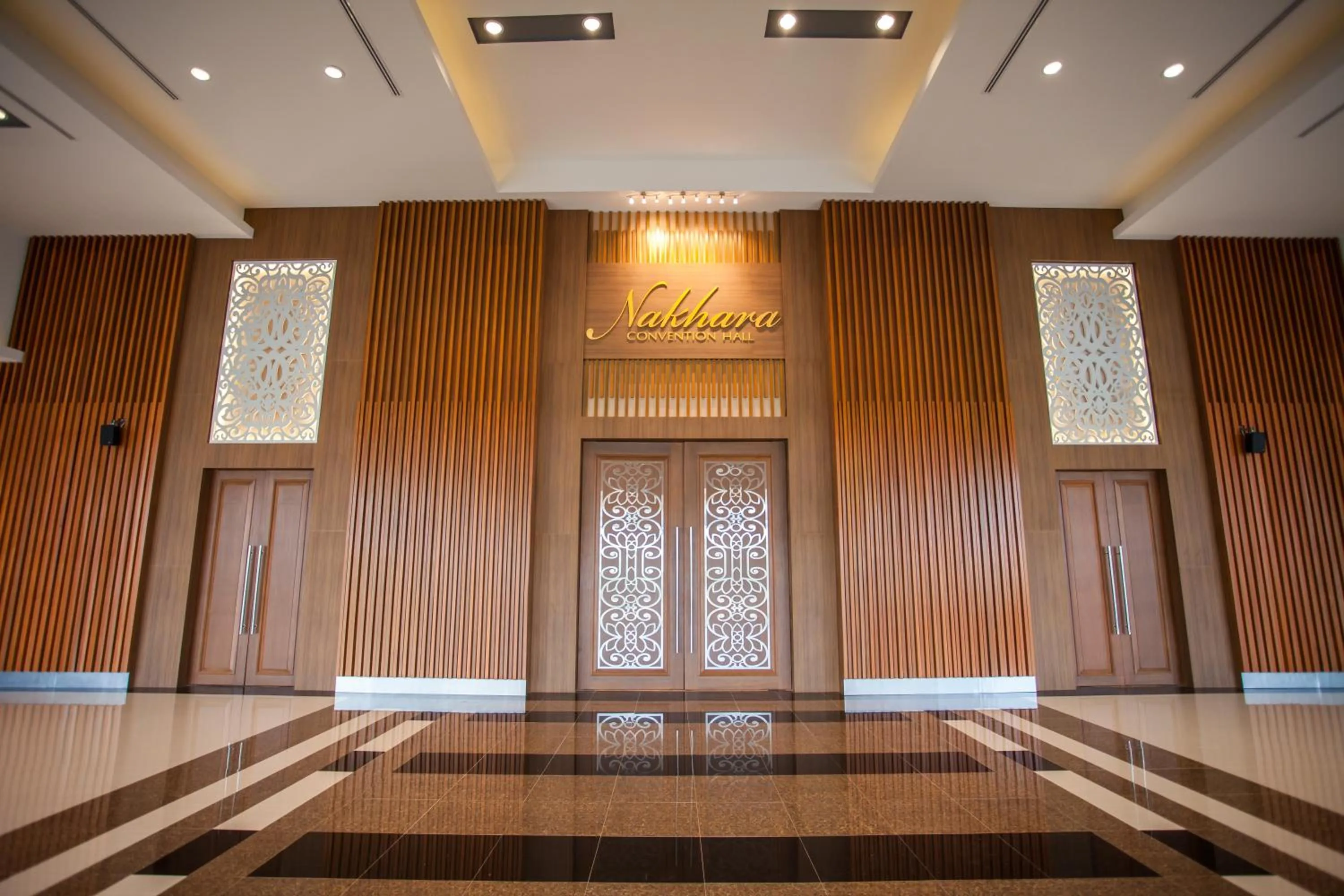 Lobby or reception in Royal Nakhara Hotel and Convention Centre