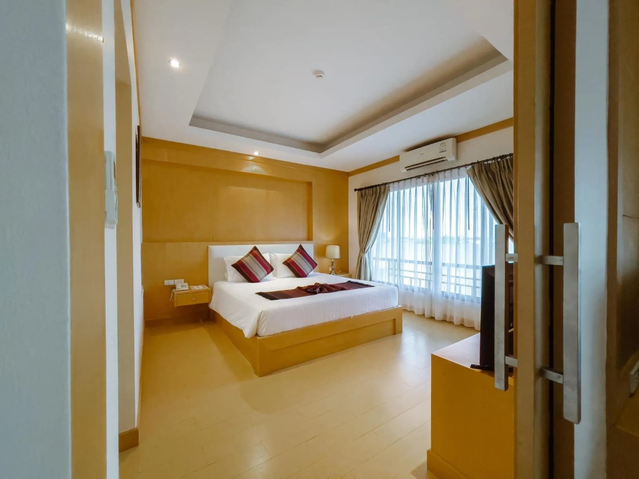 Bed in Royal Nakhara Hotel and Convention Centre