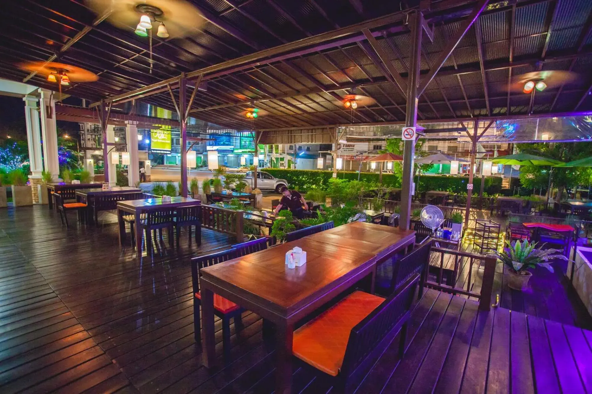 Restaurant/places to eat in Royal Nakhara Hotel and Convention Centre Restaurant/places to eat in Royal Nakhara Hotel and Convention Centre