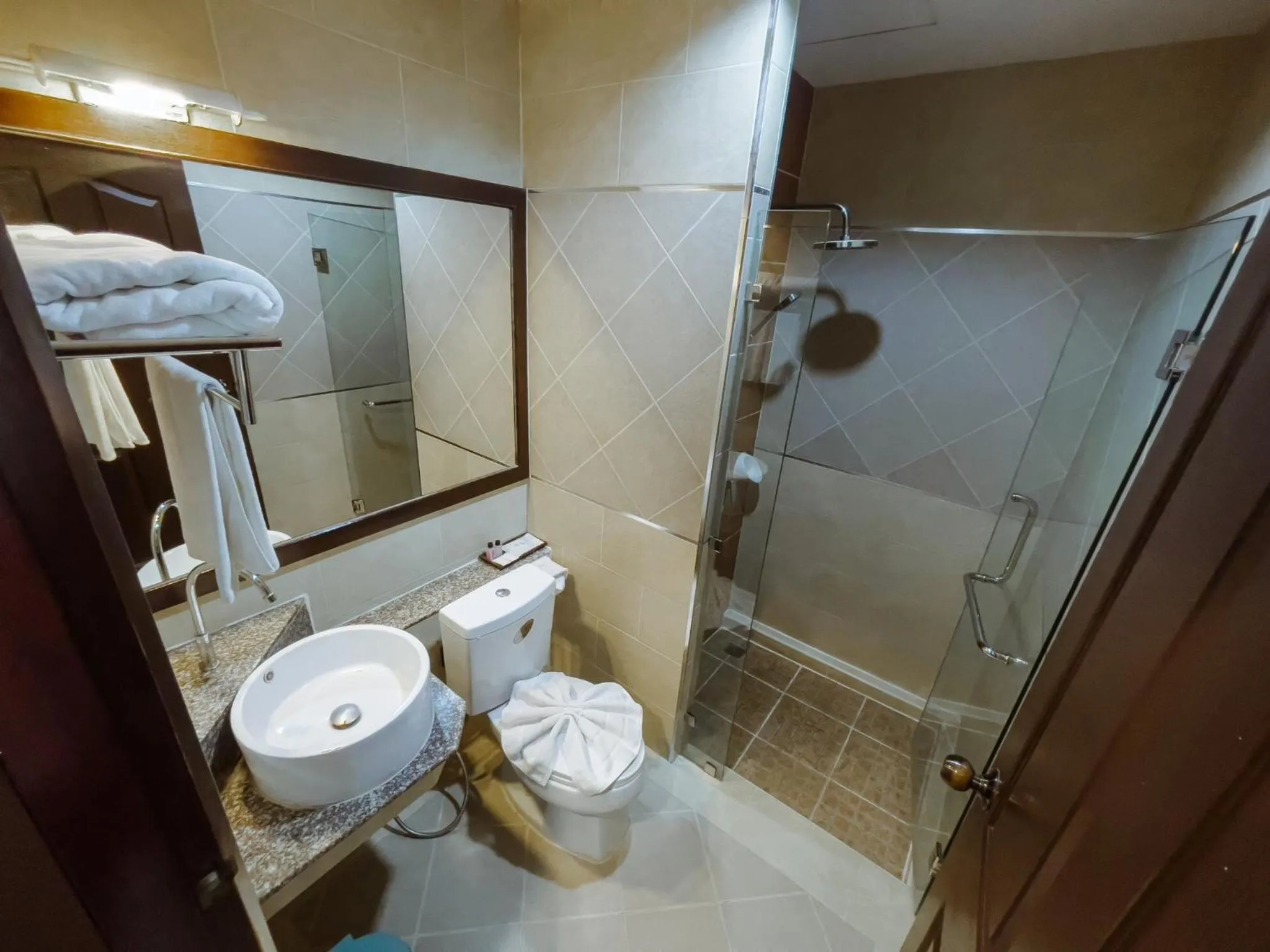 Bathroom in Royal Nakhara Hotel and Convention Centre