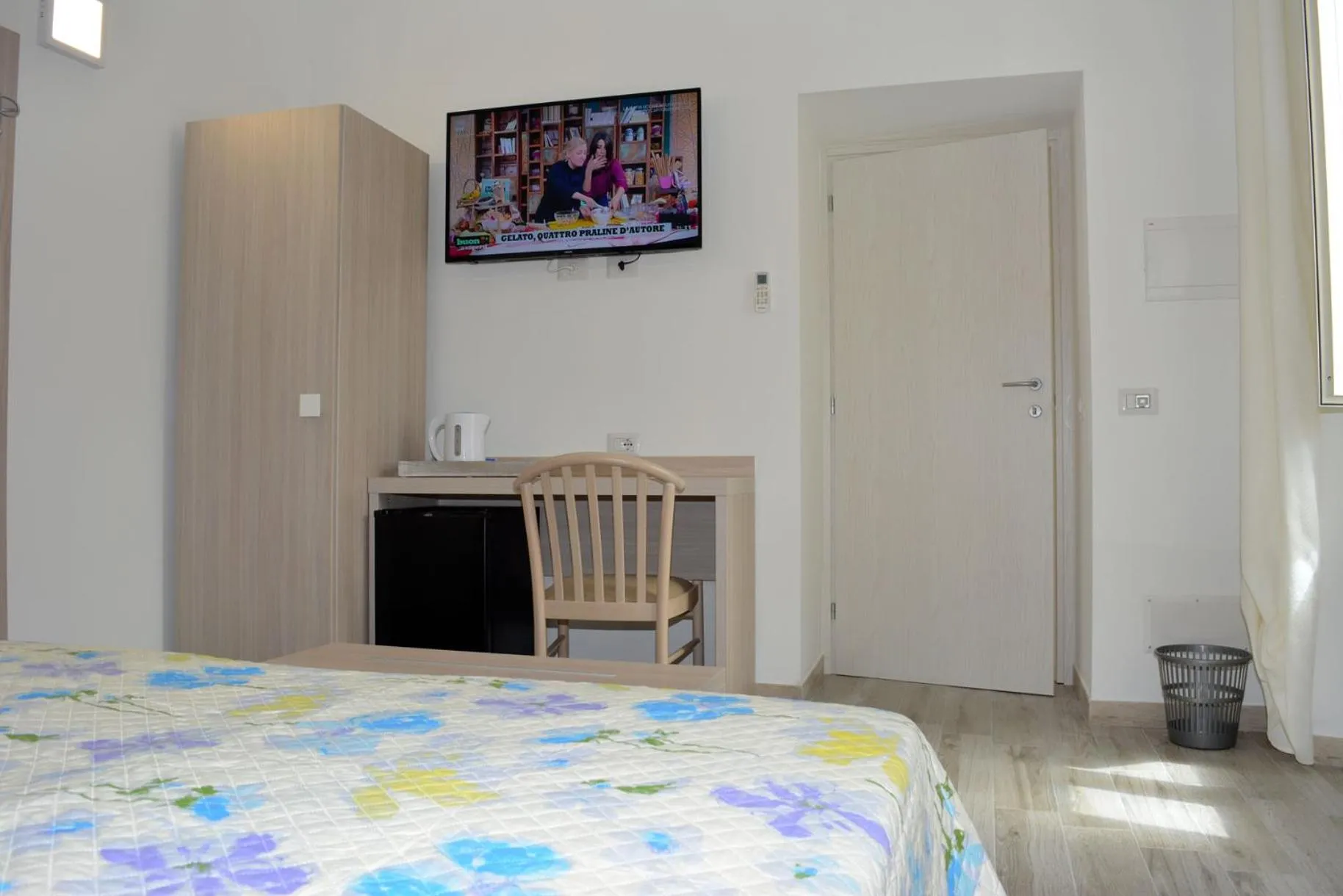 Photo of the whole room, Bed in Mio & Tuyo