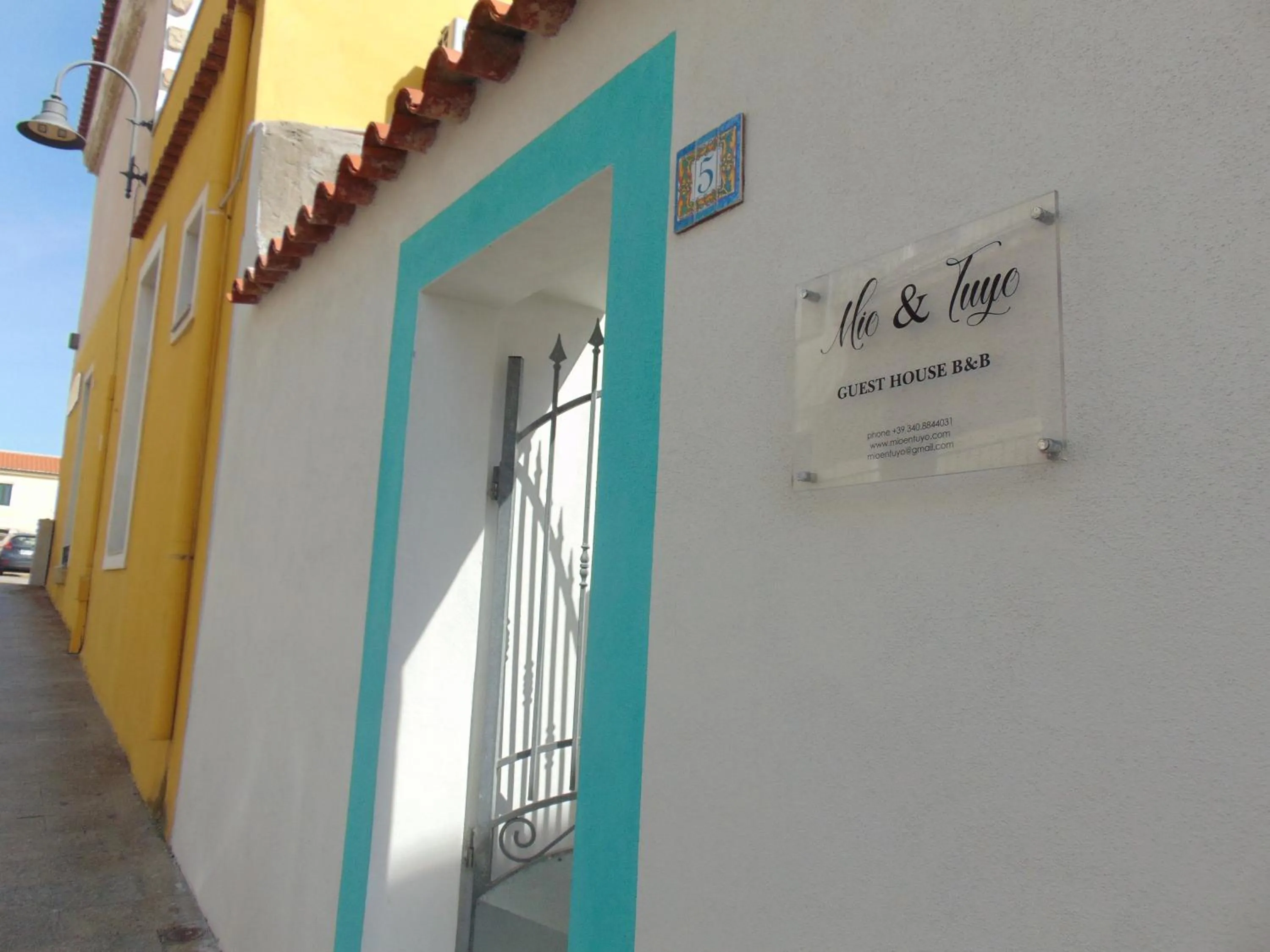 Facade/entrance in Mio & Tuyo