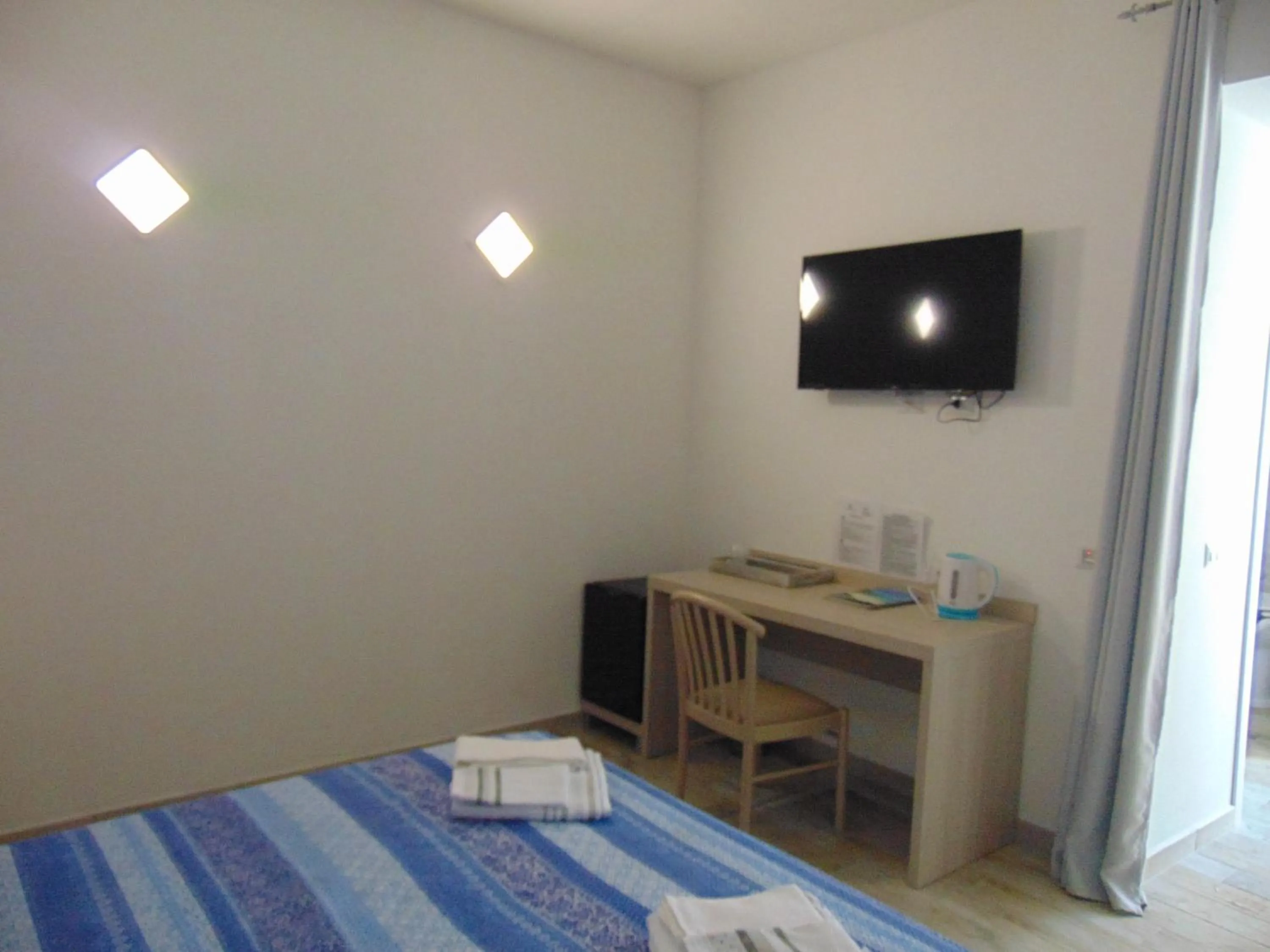 Bedroom, Bed in Mio & Tuyo