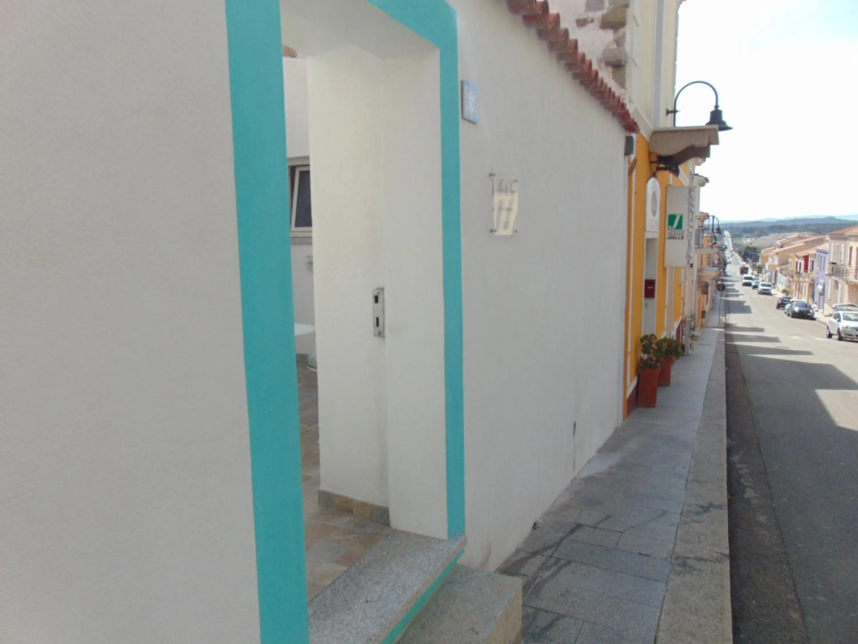 Facade/entrance in Mio & Tuyo