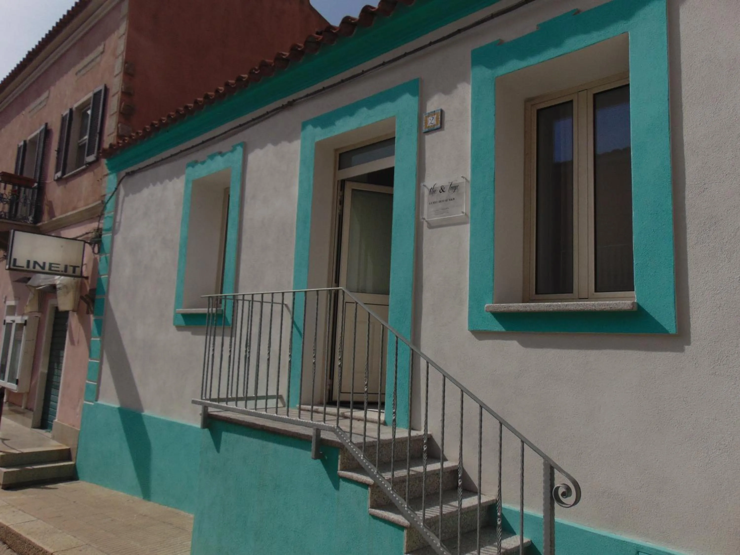 Facade/entrance in Mio & Tuyo