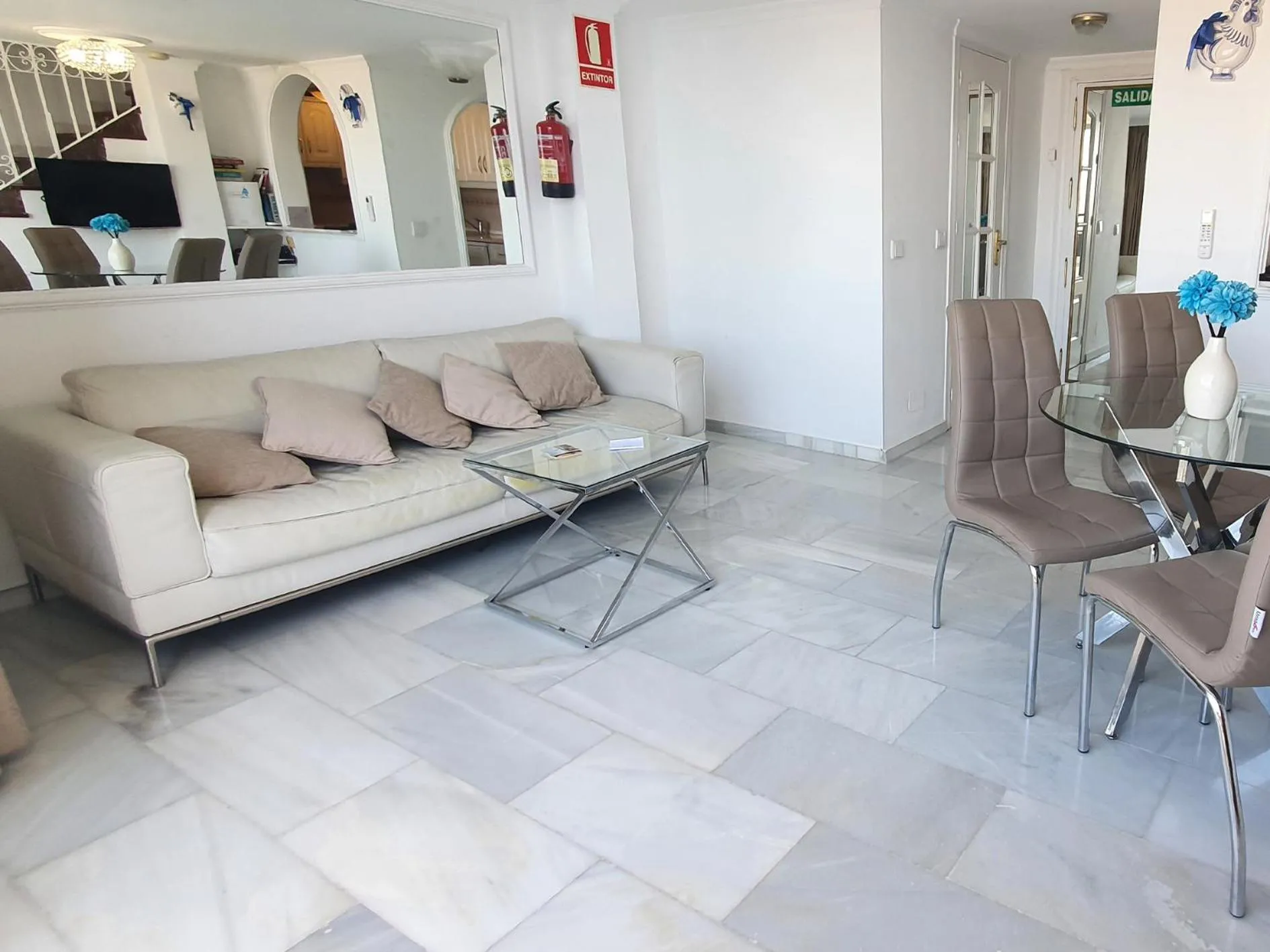 Skol 708 Fantastic 2 Bedroom Apartment For Holiday Rentals