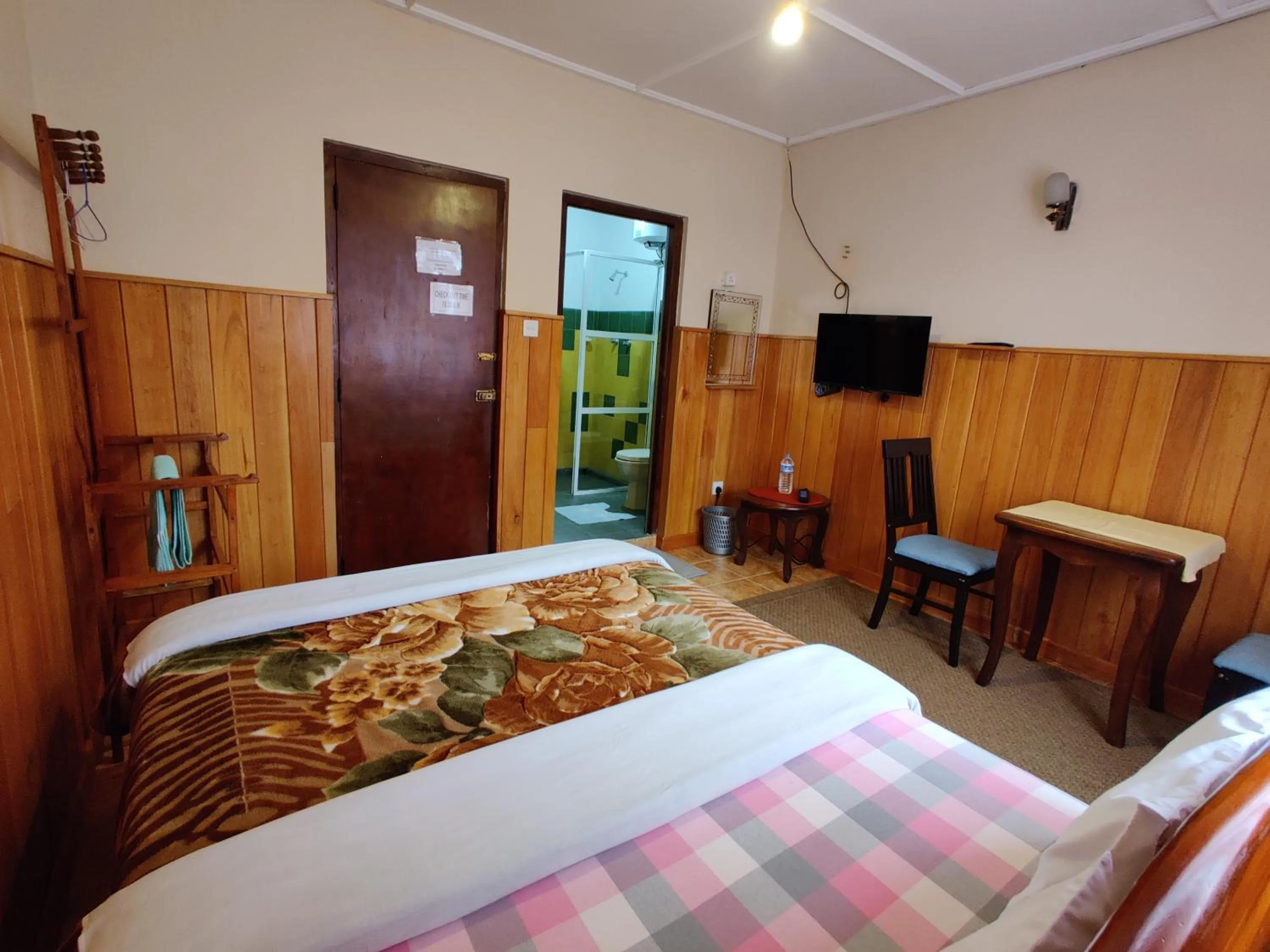 Bed in Carnation Rest