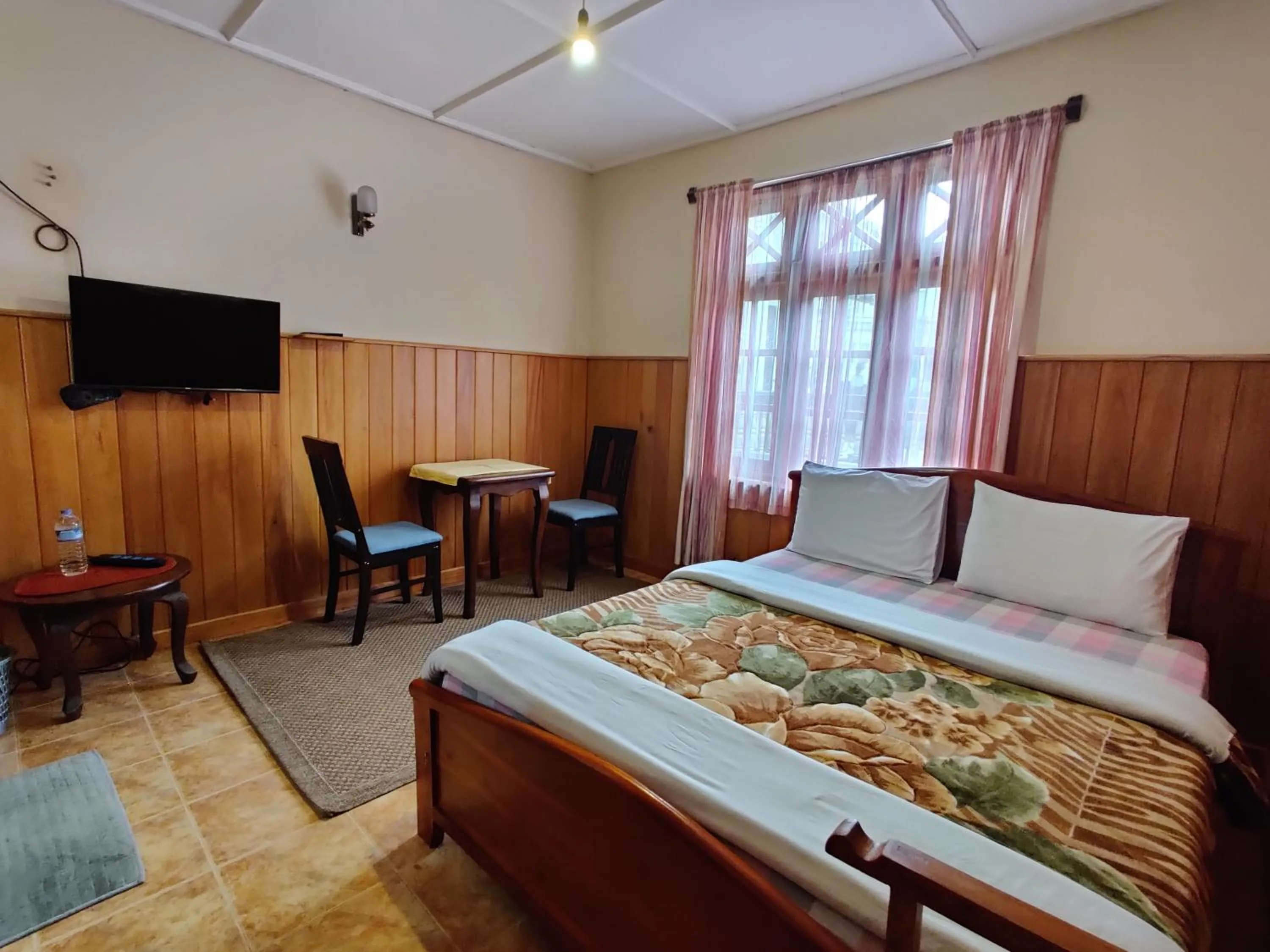 Bed in Carnation Rest