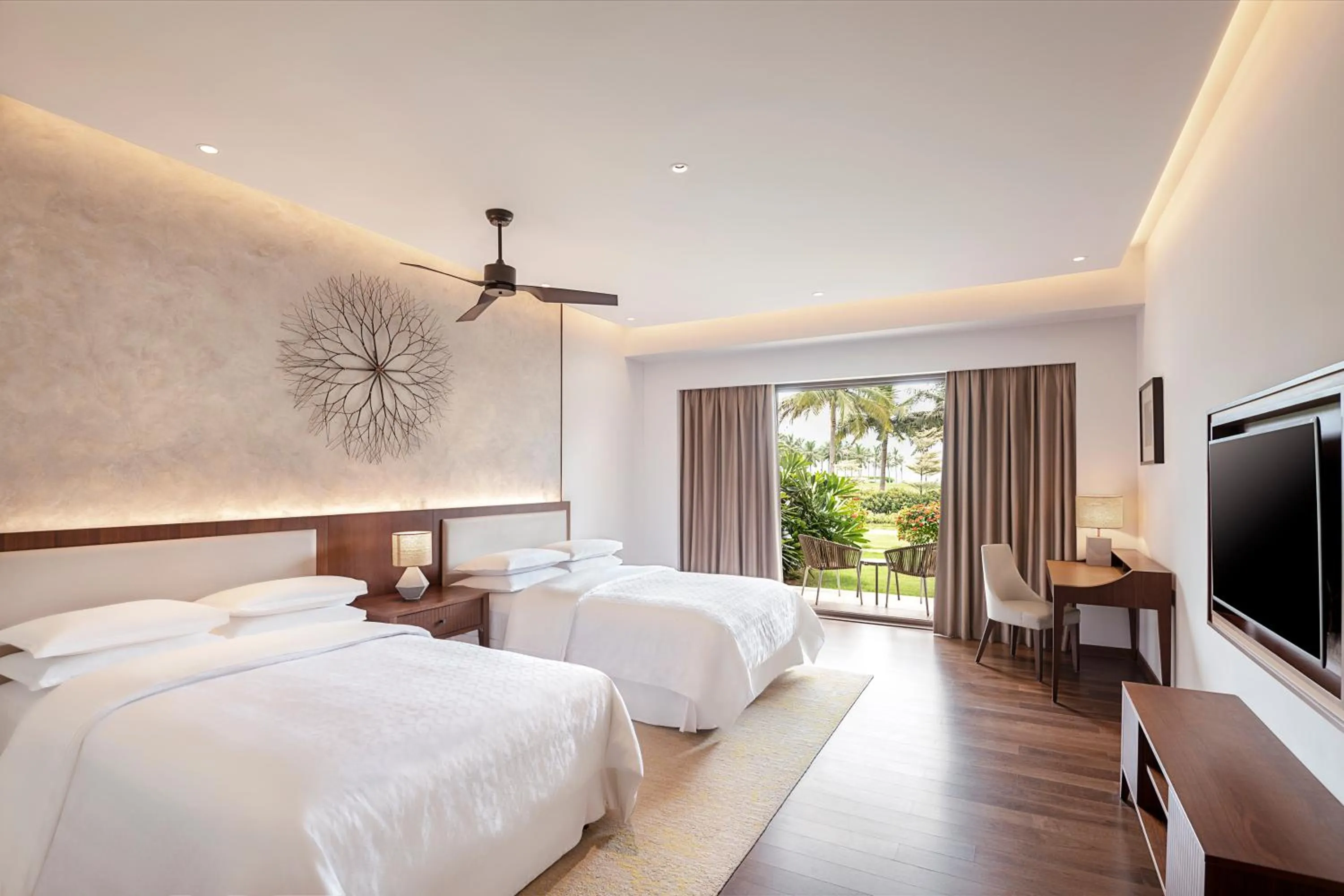 Garden, Bed in Sheraton Grand Chennai Resort & Spa