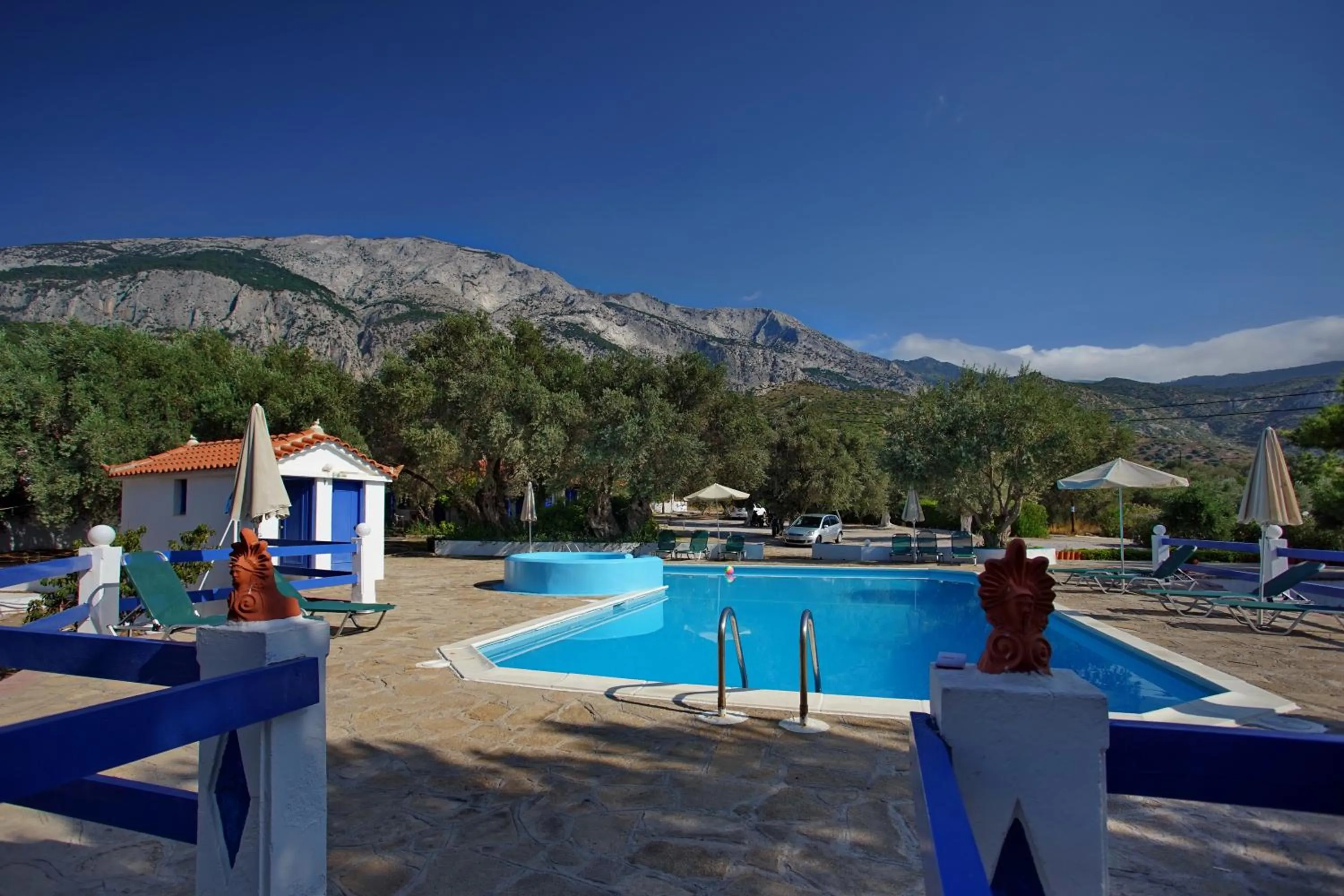 Swimming pool in White Rock Apartments