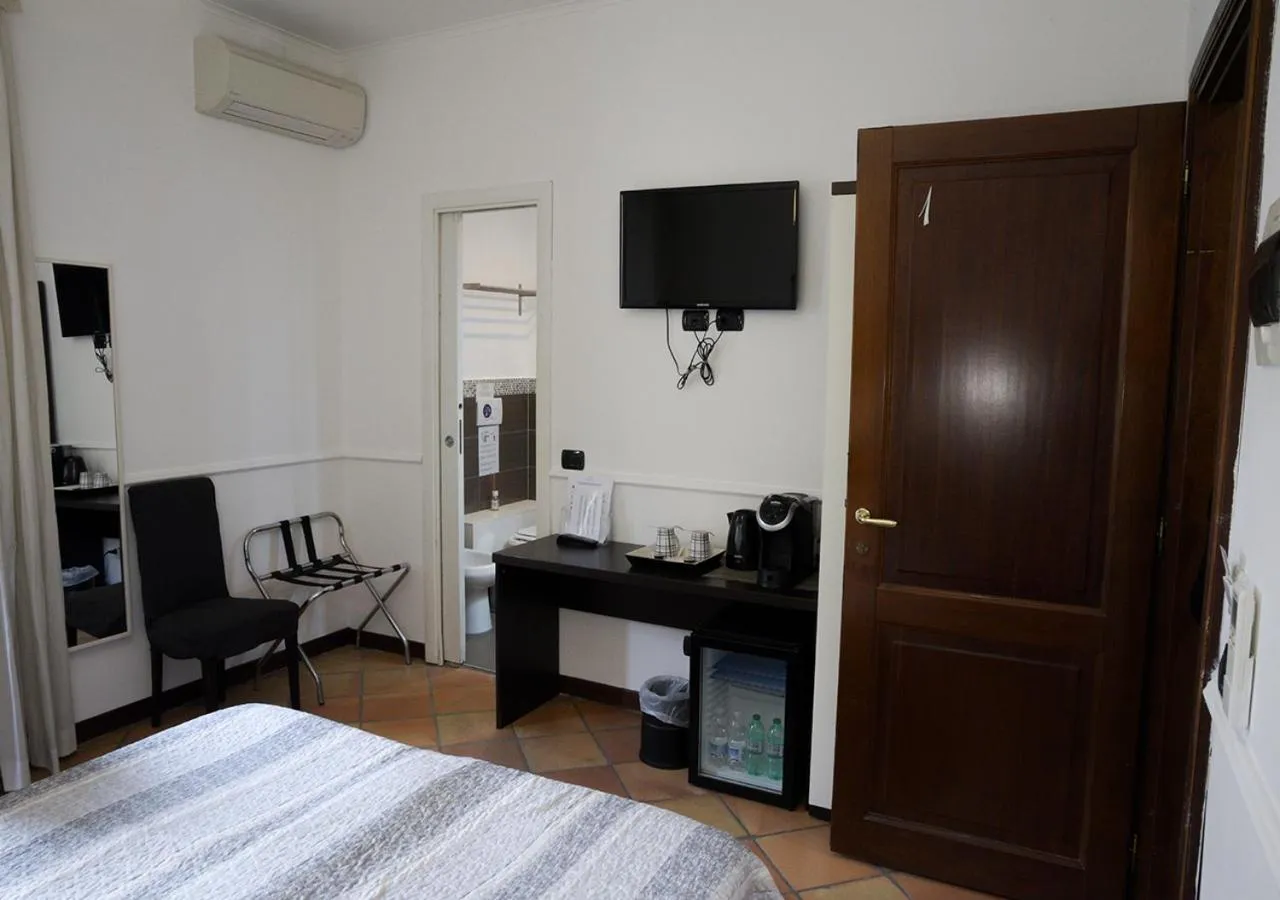 Bedroom, Bed in GH Colosseum