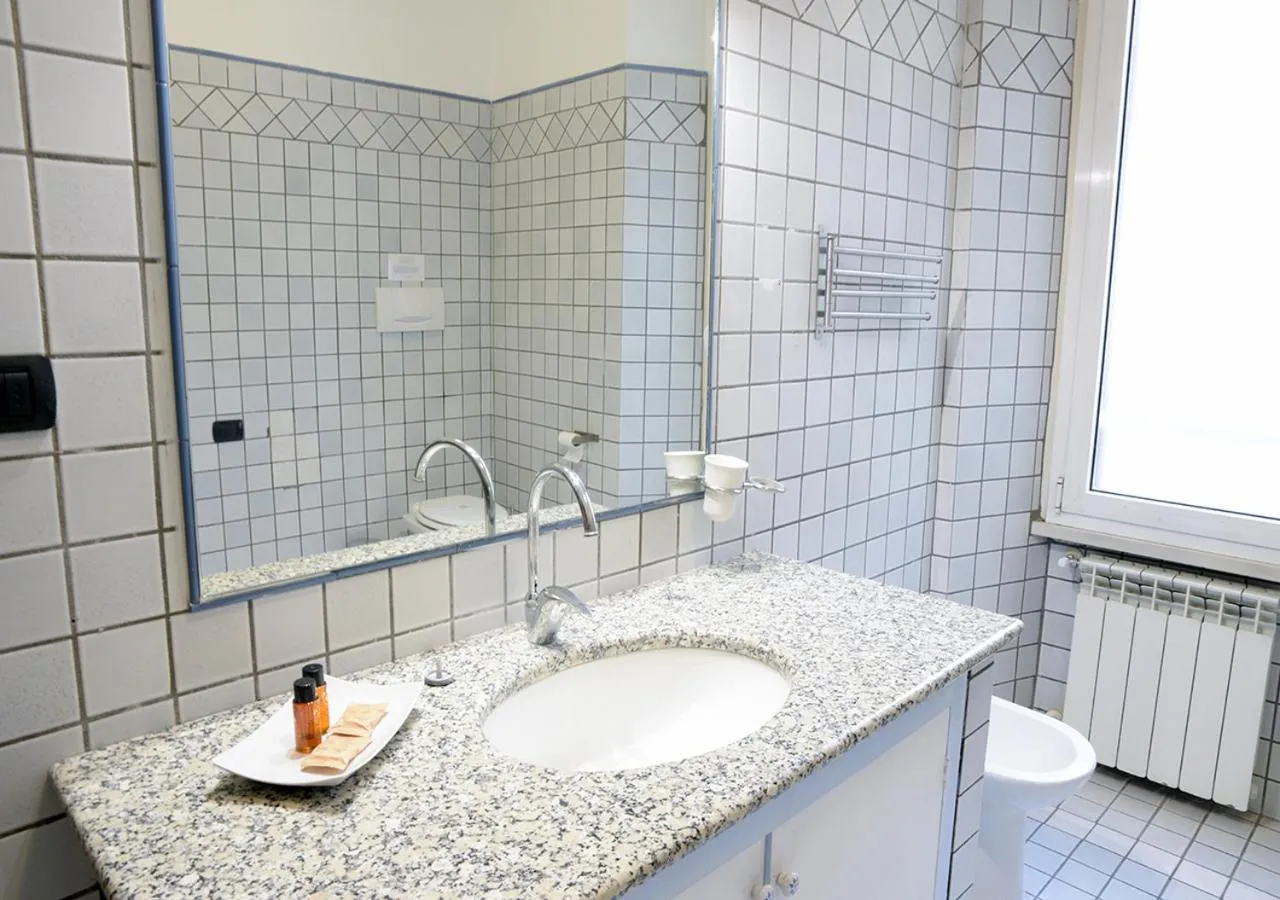 Bathroom in GH Colosseum