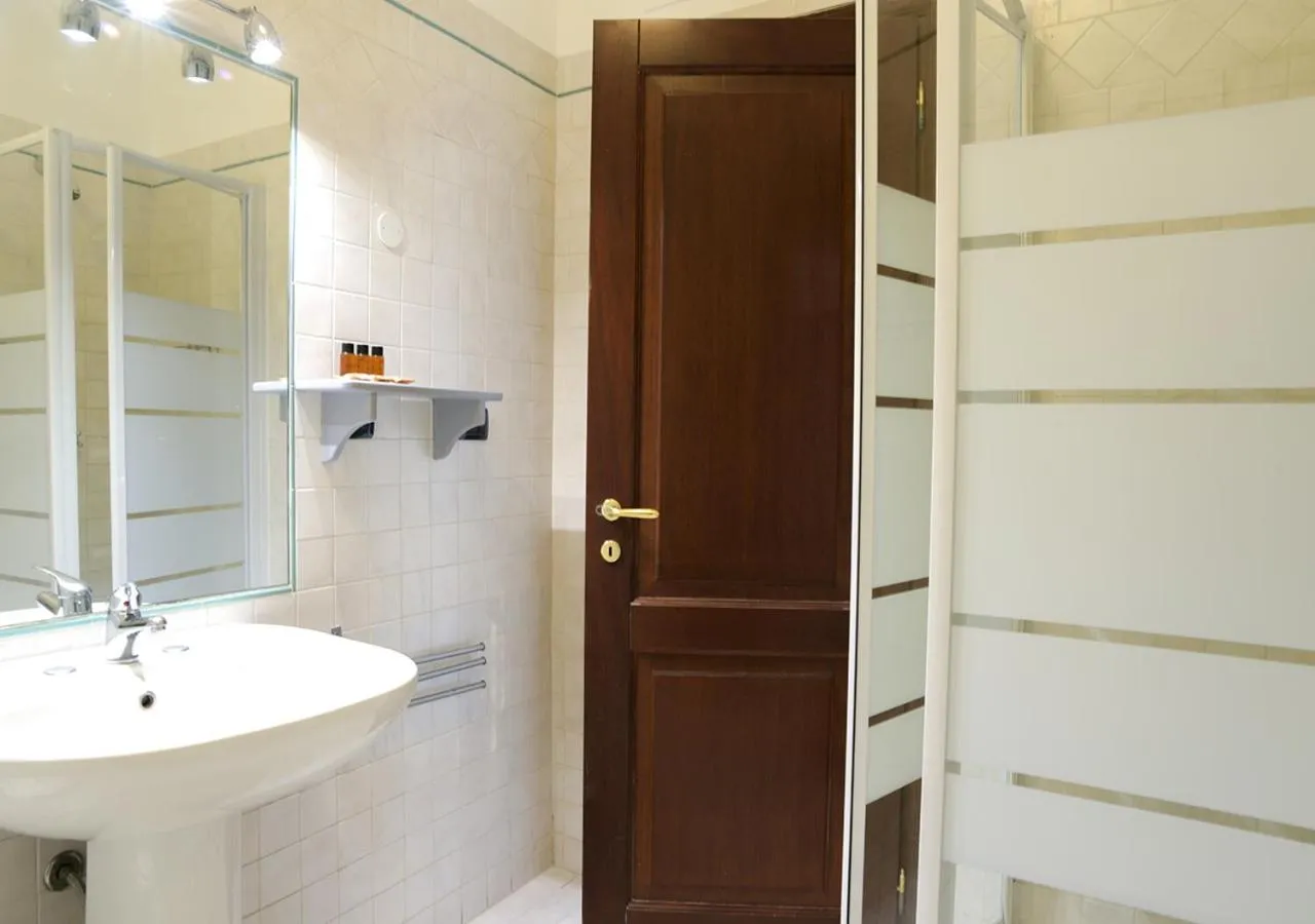 Bathroom in GH Colosseum