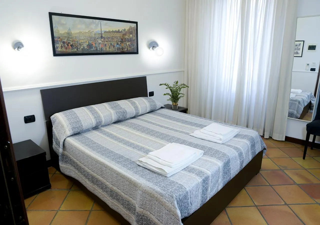 Bedroom, Bed in GH Colosseum