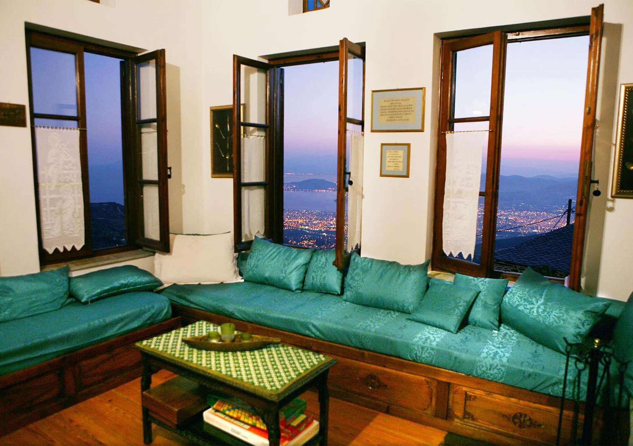 Living room in Archontiko Repana - Makrinitsa Stone Retreat