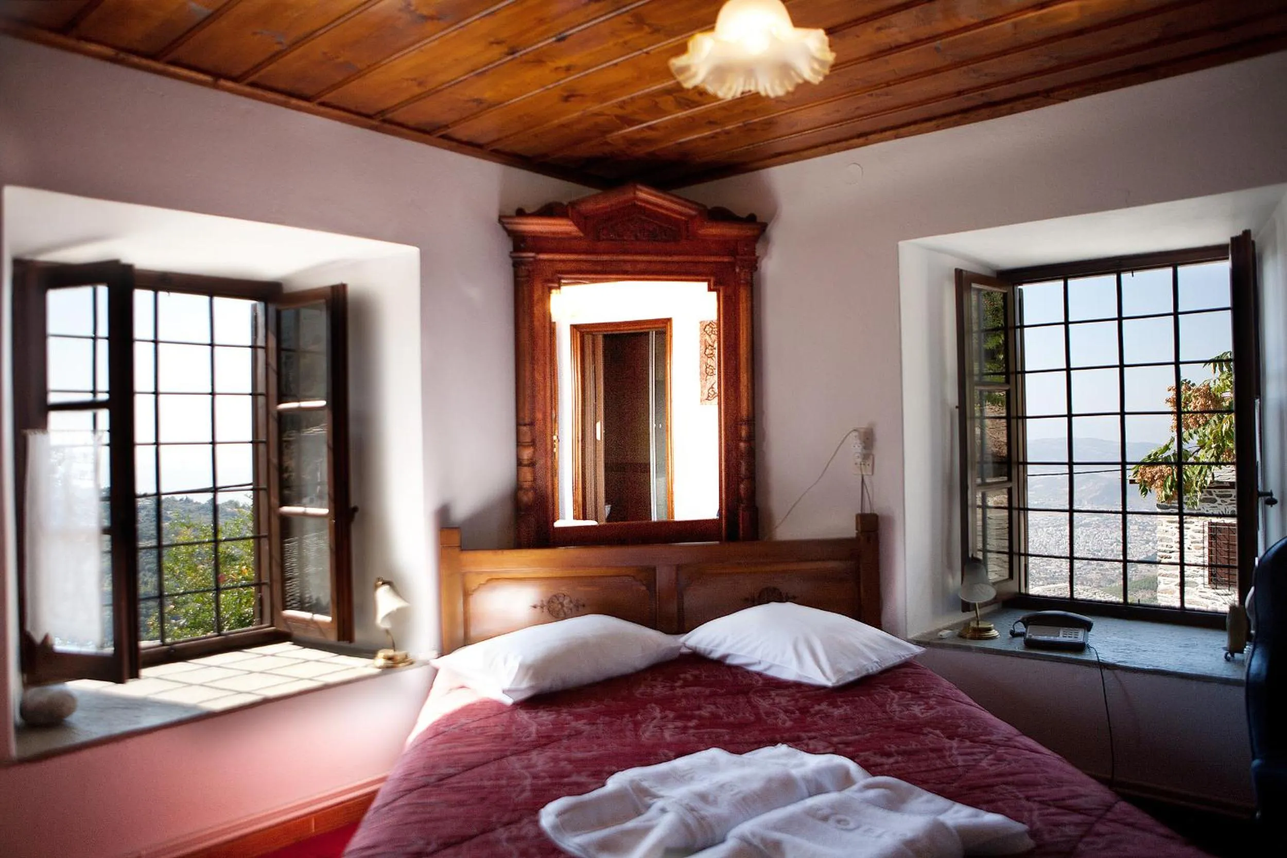 Bedroom, Bed in Archontiko Repana - Makrinitsa Stone Retreat