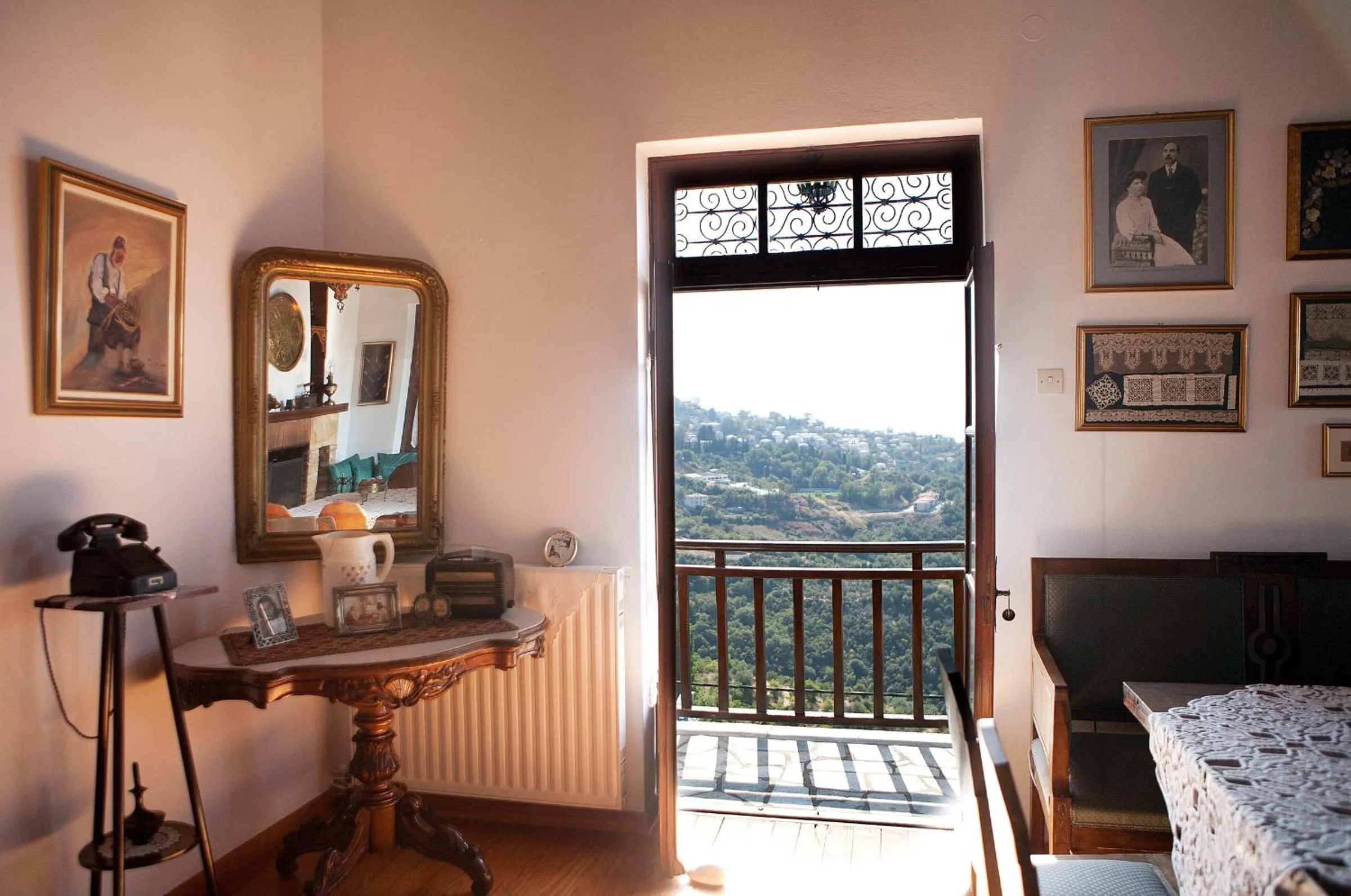 Living room in Archontiko Repana - Makrinitsa Stone Retreat
