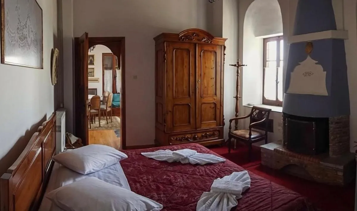 Bed in Archontiko Repana - Makrinitsa Stone Retreat