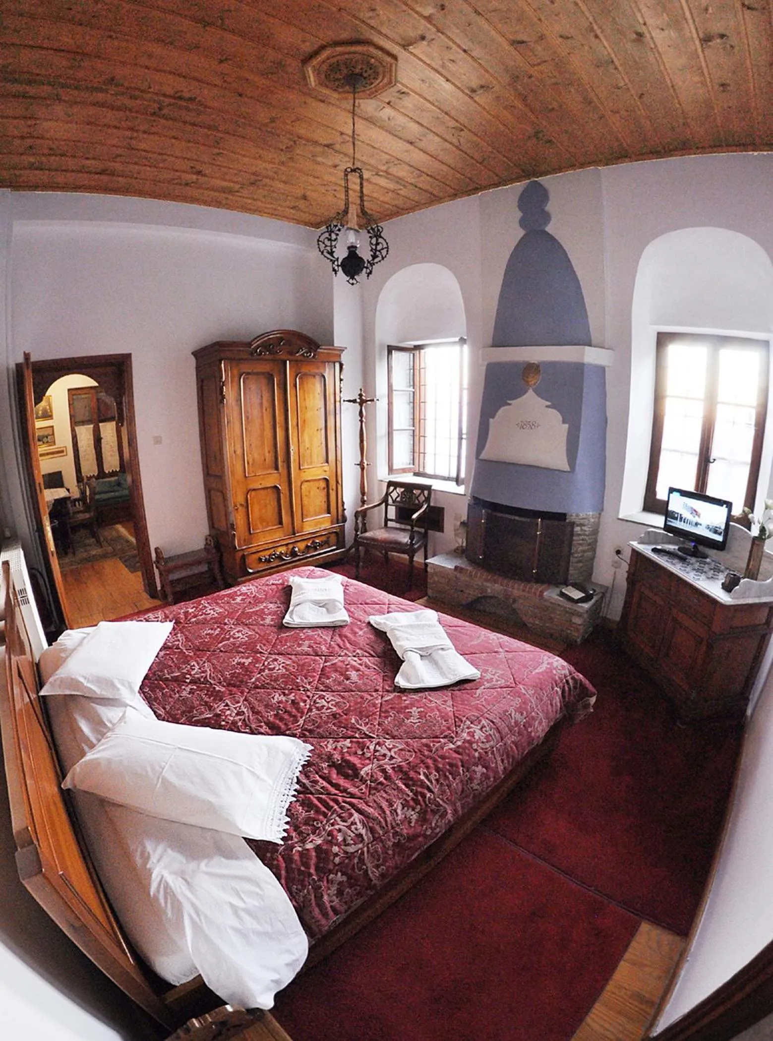 Bedroom, Bed in Archontiko Repana - Makrinitsa Stone Retreat