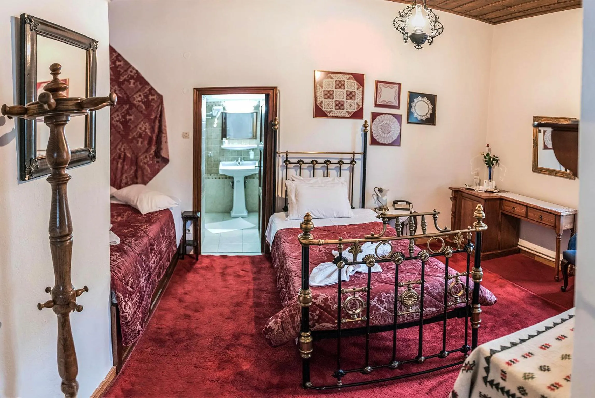 Bedroom, Bed in Archontiko Repana - Makrinitsa Stone Retreat