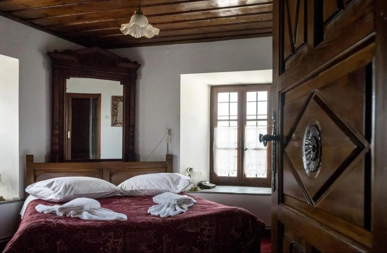 Bed in Archontiko Repana - Makrinitsa Stone Retreat