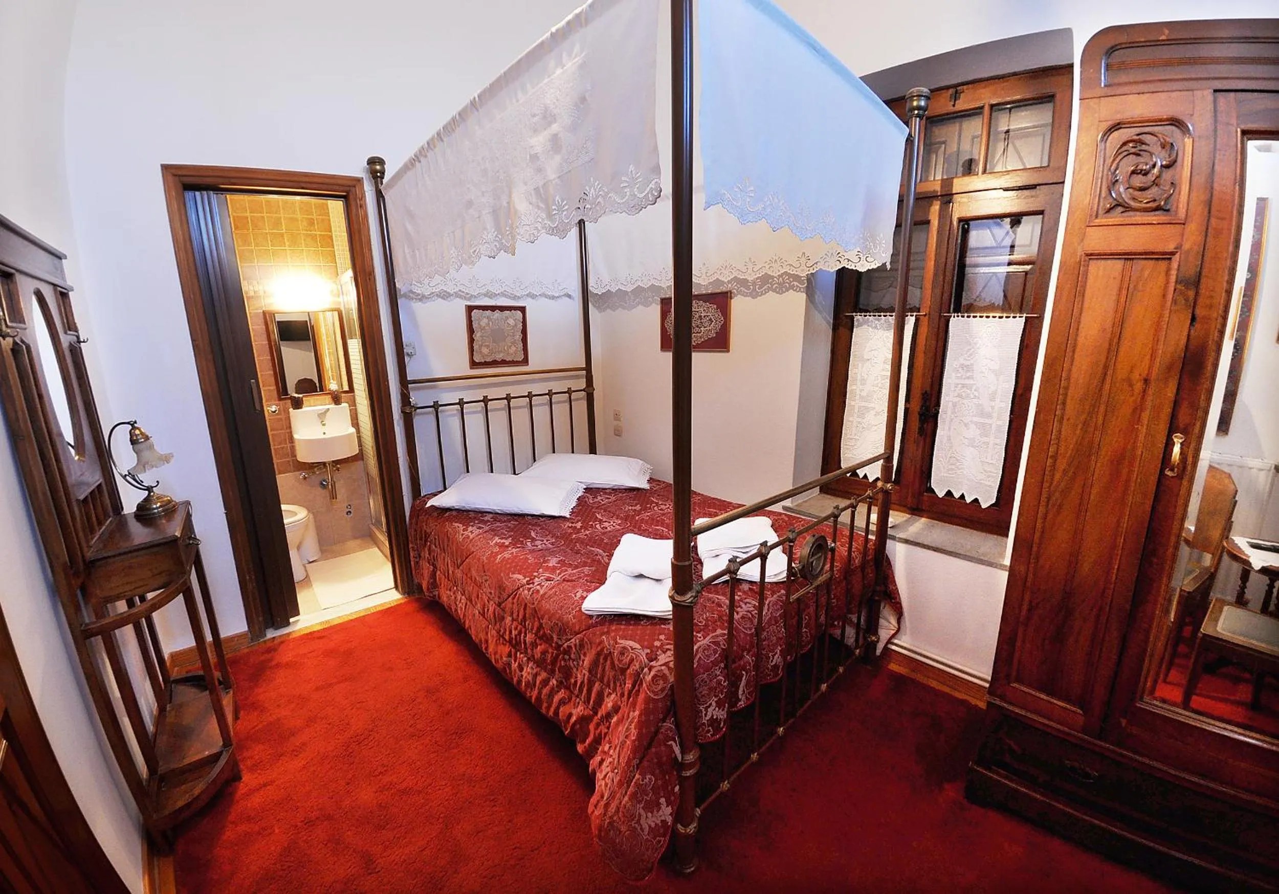 Photo of the whole room, Bed in Archontiko Repana - Makrinitsa Stone Retreat