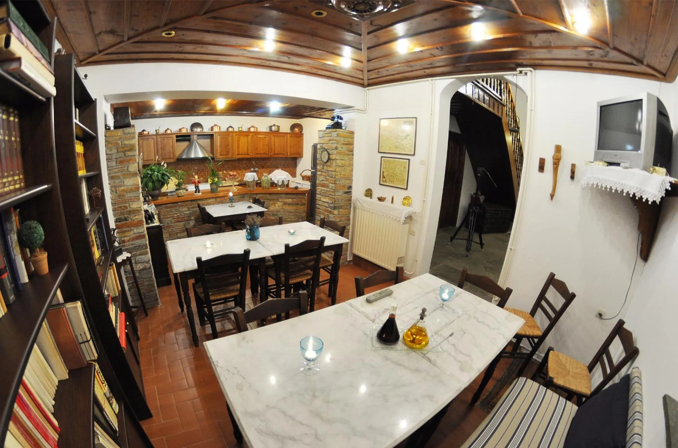 Dining area in Archontiko Repana - Makrinitsa Stone Retreat