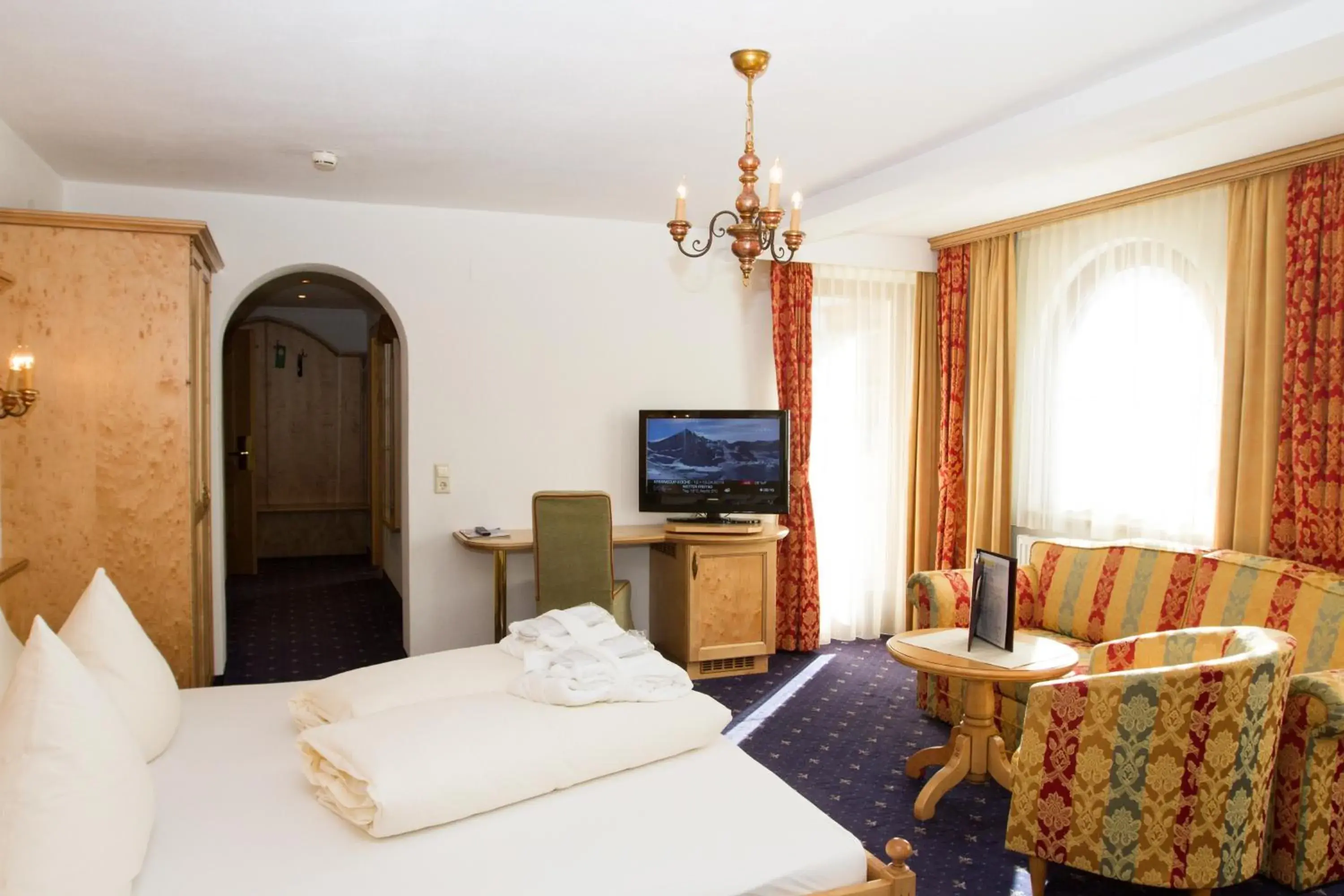Bedroom, TV/Entertainment Center in Hotel Albona