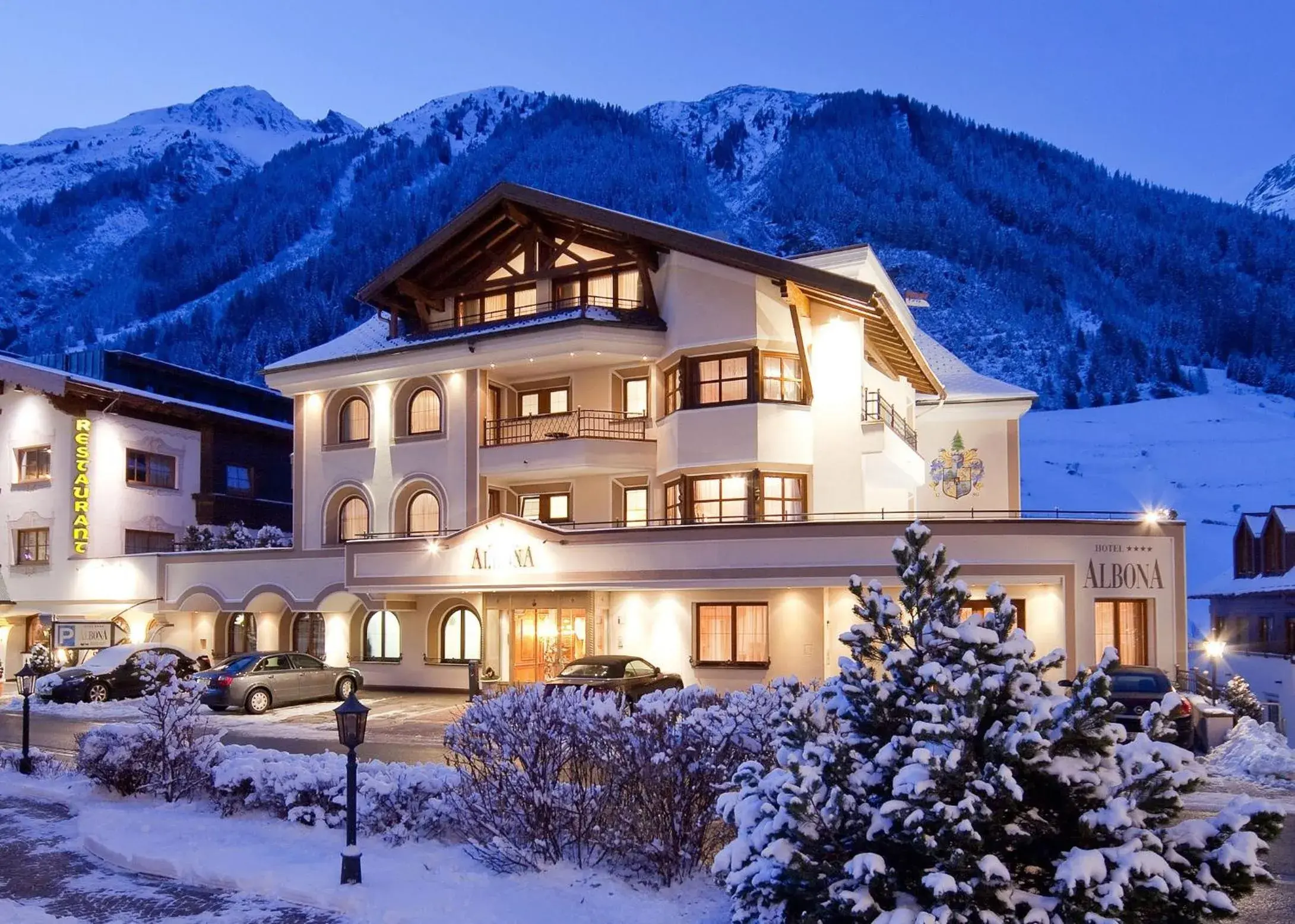 Facade/entrance, Winter in Hotel Albona