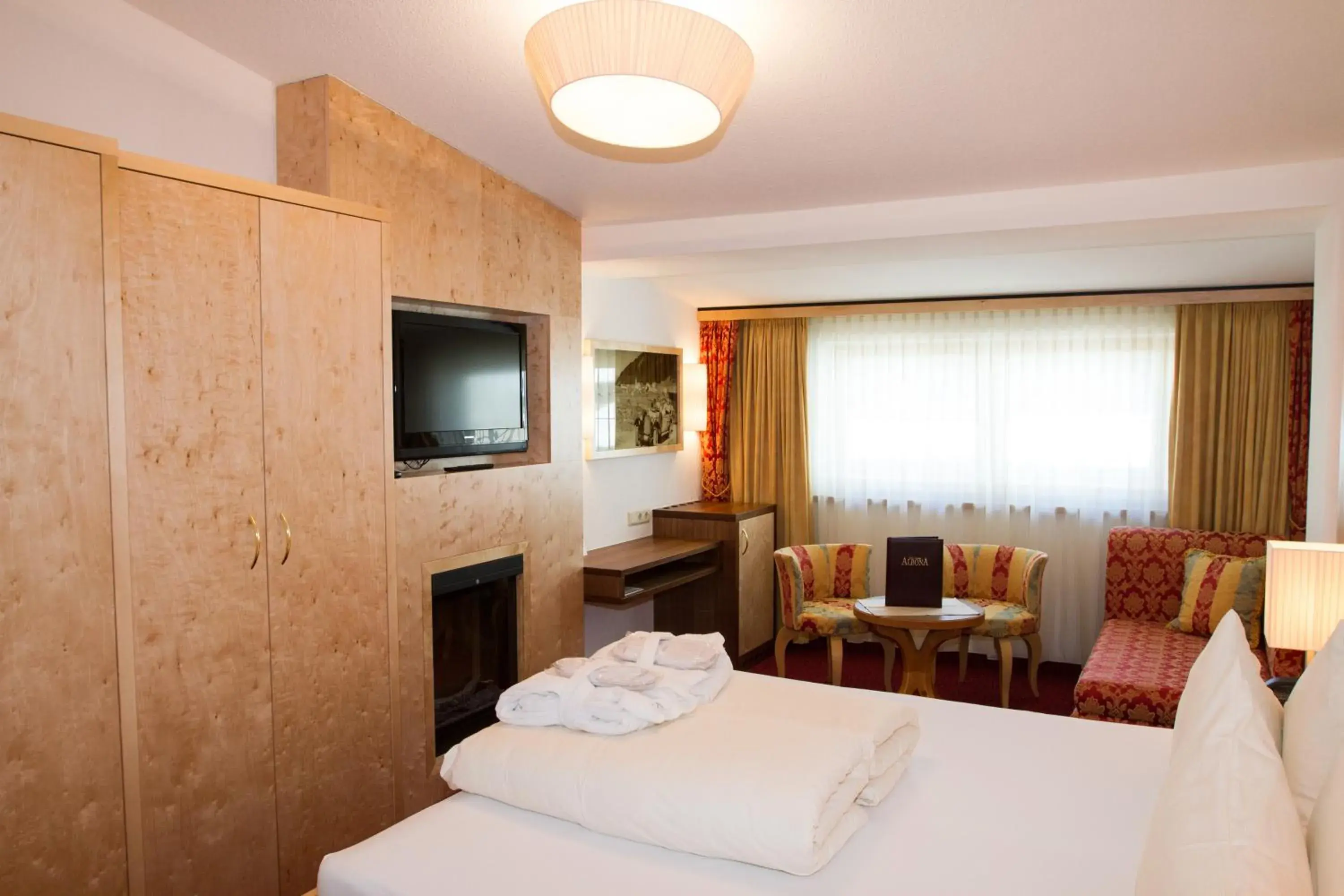 Bedroom, TV/Entertainment Center in Hotel Albona